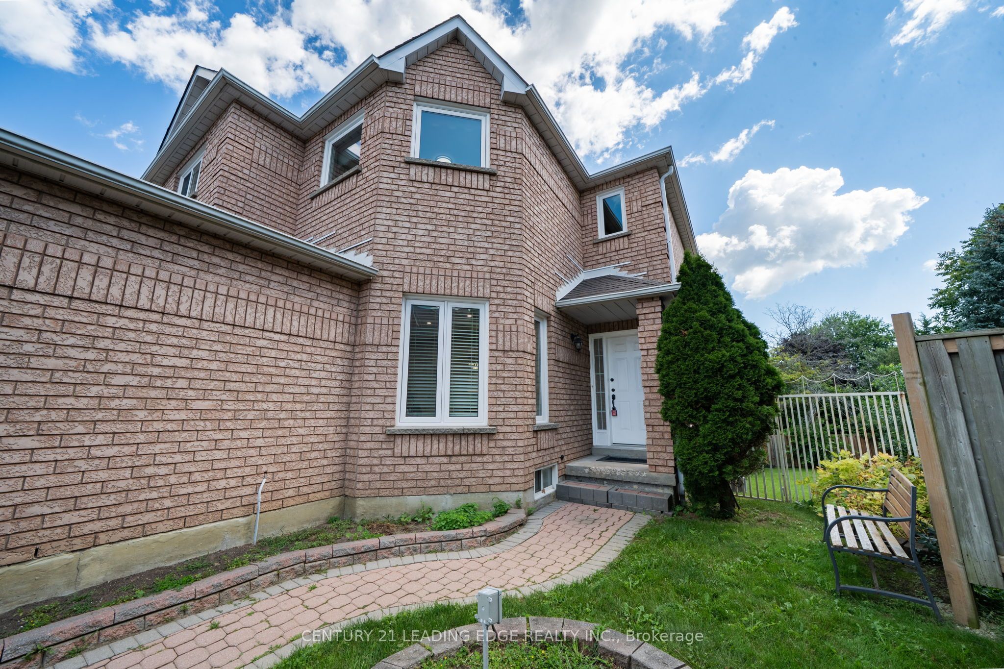 1595 Deerhurst Court, Pickering, ON L1V 6Y7 photo 3