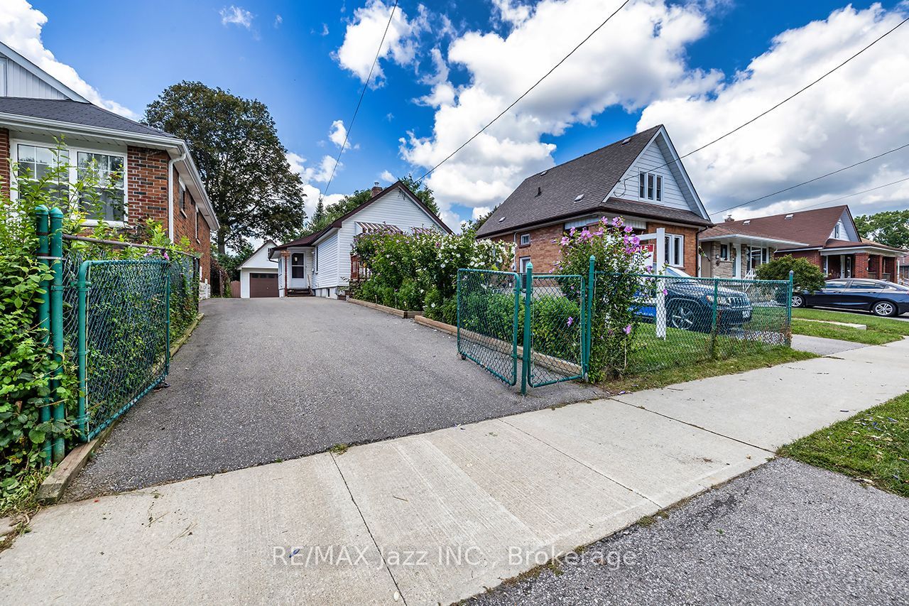 150 Verdun Road, Oshawa, ON L1H 5S8 photo 2