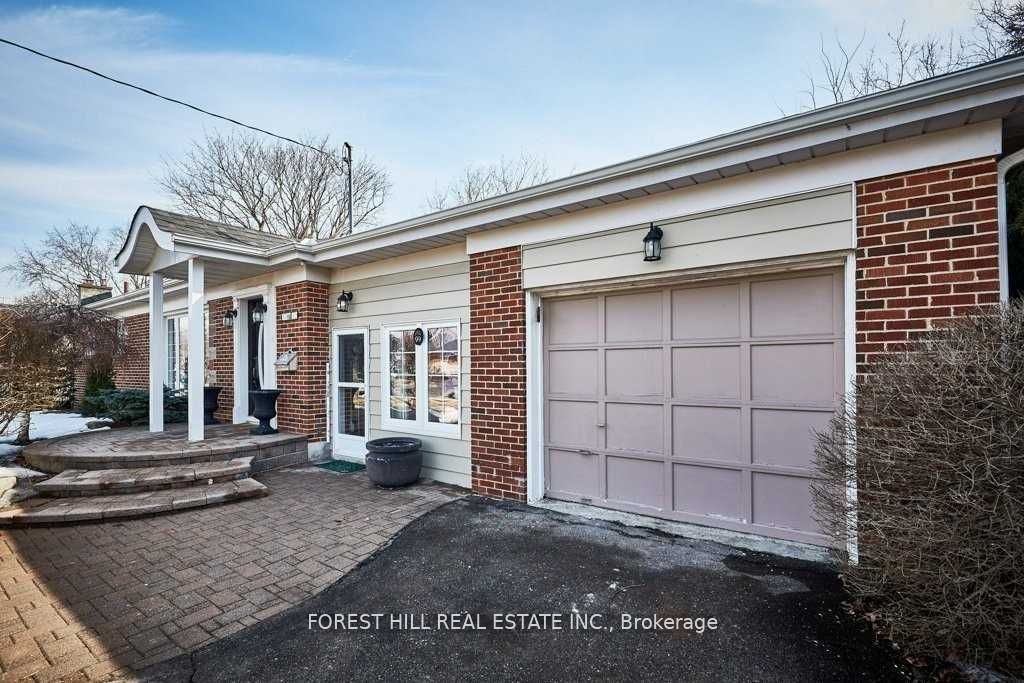 99 Switzer Drive, Oshawa, ON L1G 3J5 photo 2