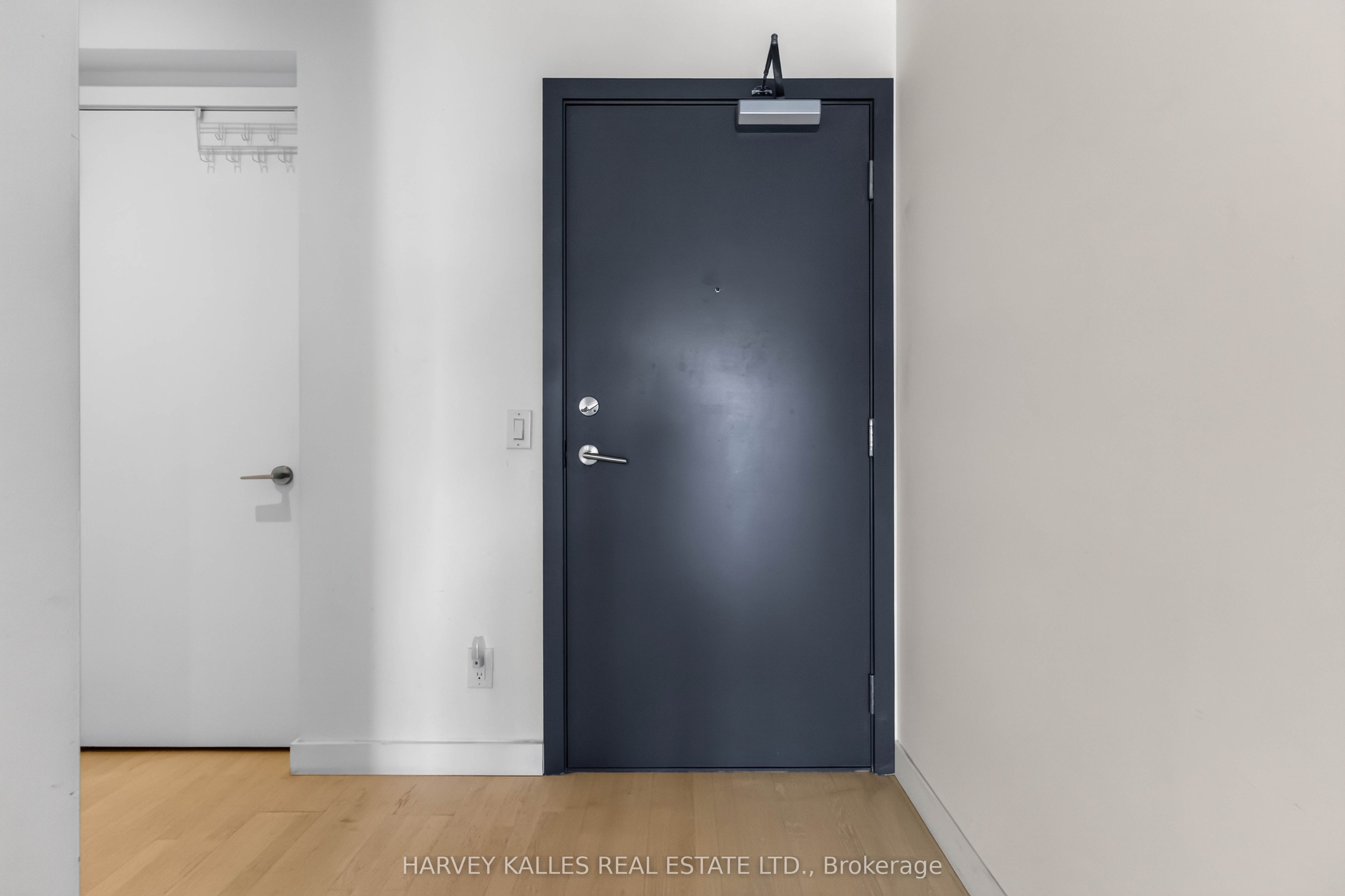 246 Logan Avenue 325, Toronto, ON M4M 0E9 photo 4