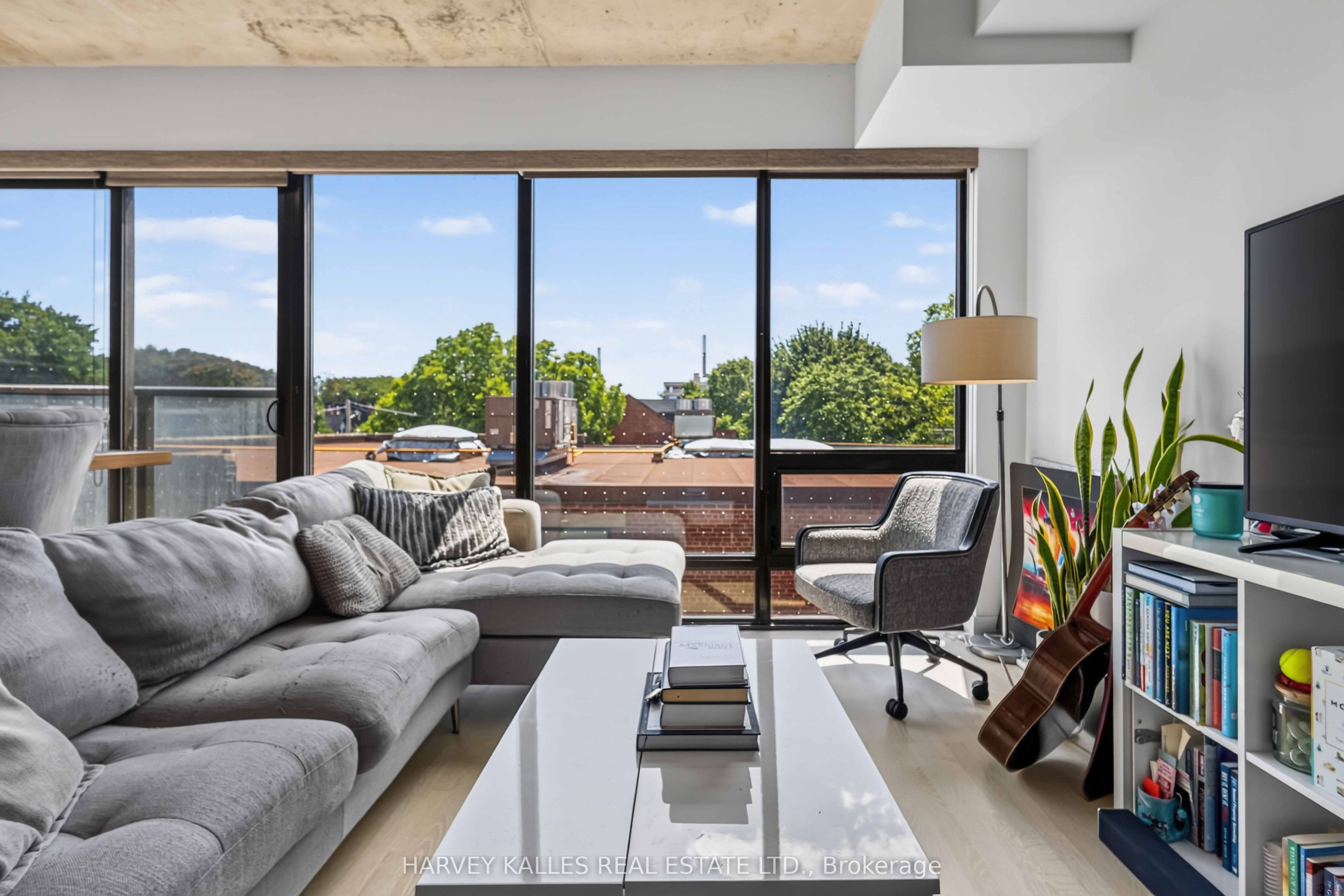 246 Logan Avenue 325, Toronto, ON M4M 0E9 photo 5