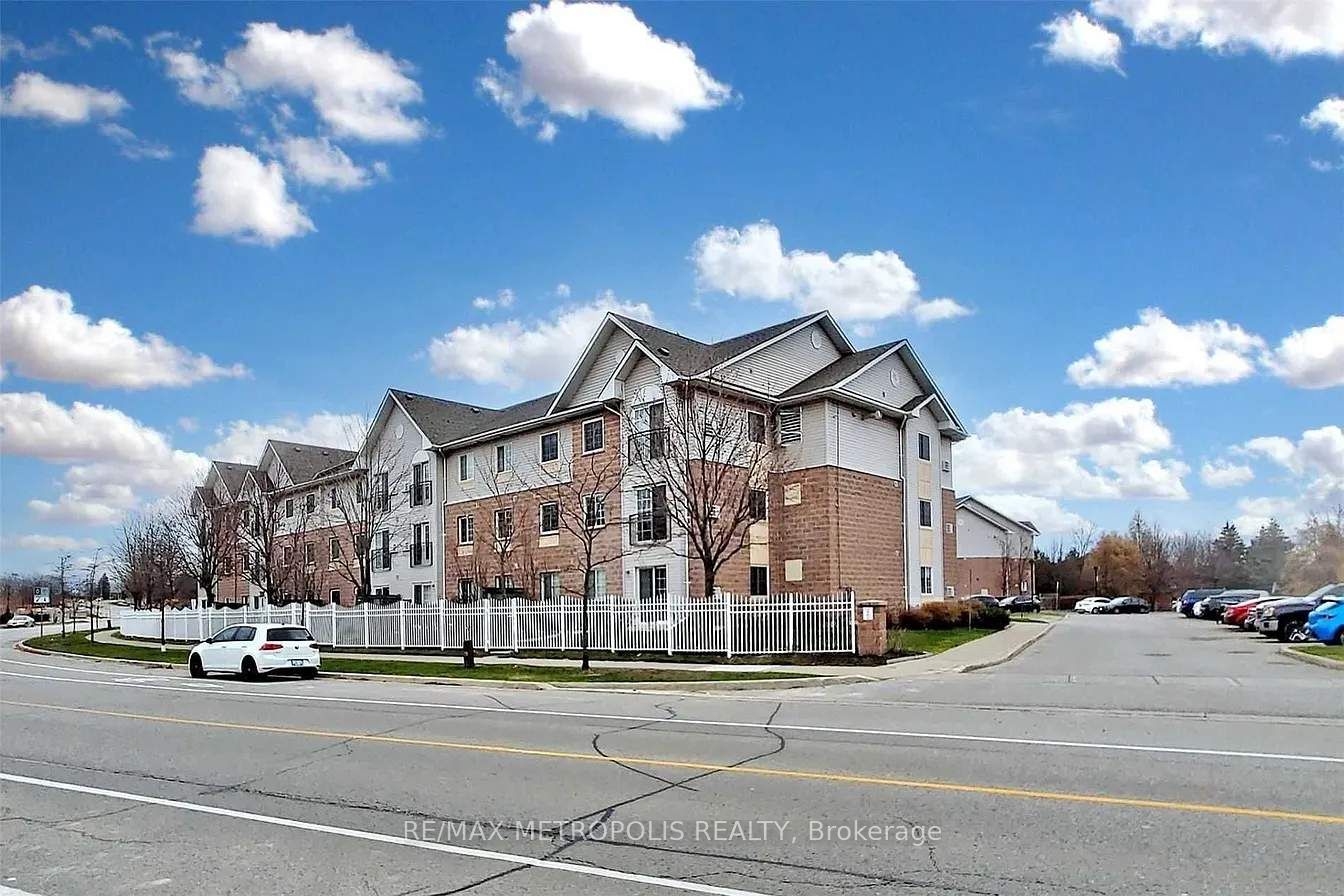 91 Aspen Springs Drive 304, Clarington, ON L1C 5J9