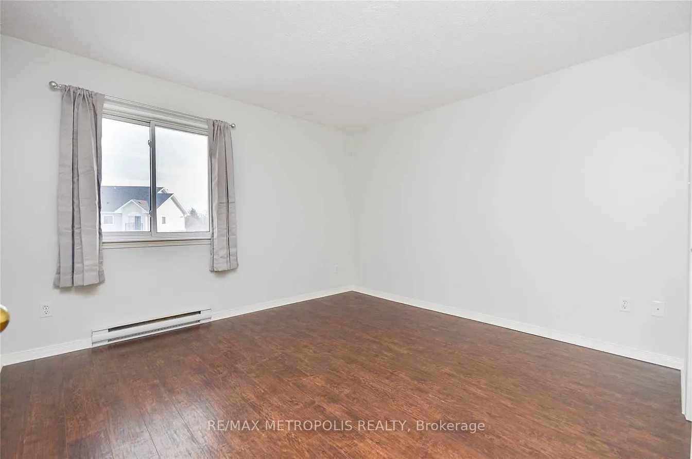 91 Aspen Springs Drive 304, Clarington, ON L1C 5J9 photo 2