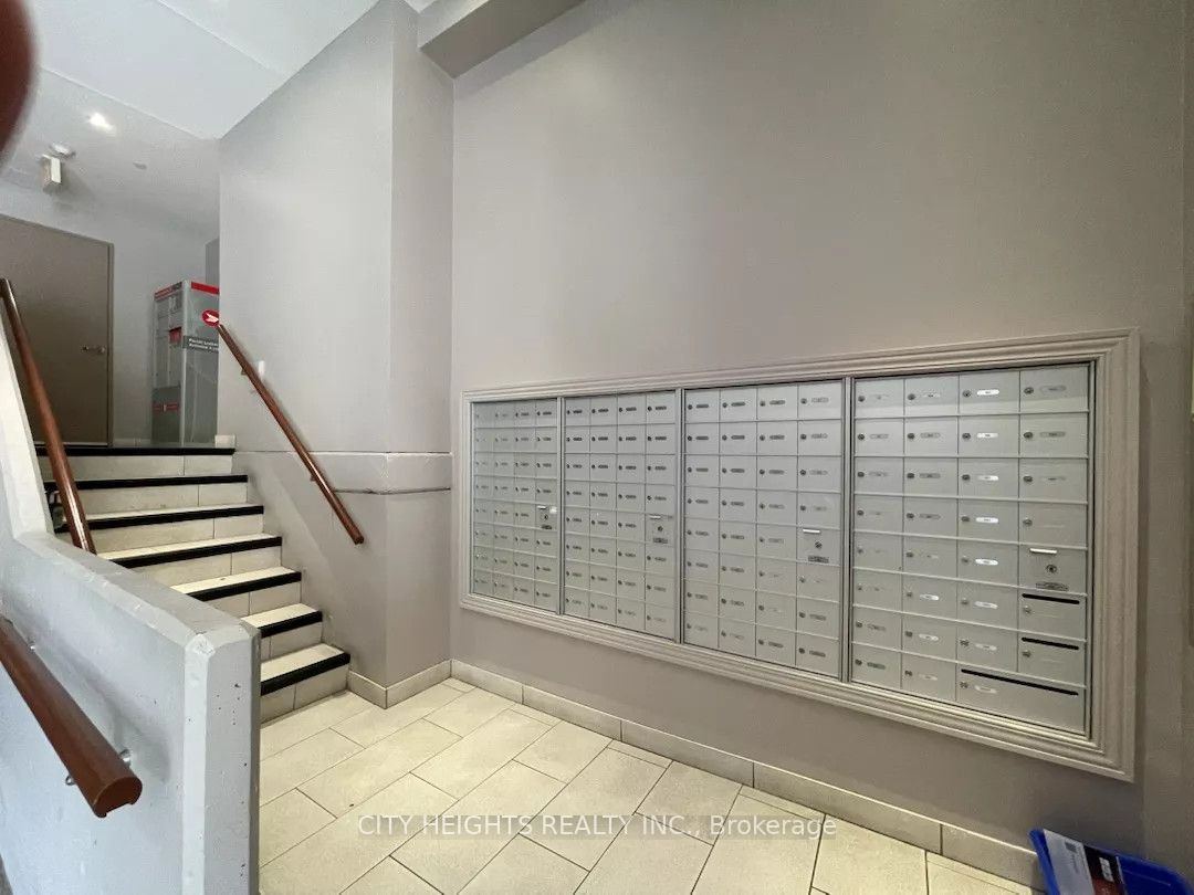 44 Bond Street W 702, Oshawa, ON L1G 6R2 photo 5