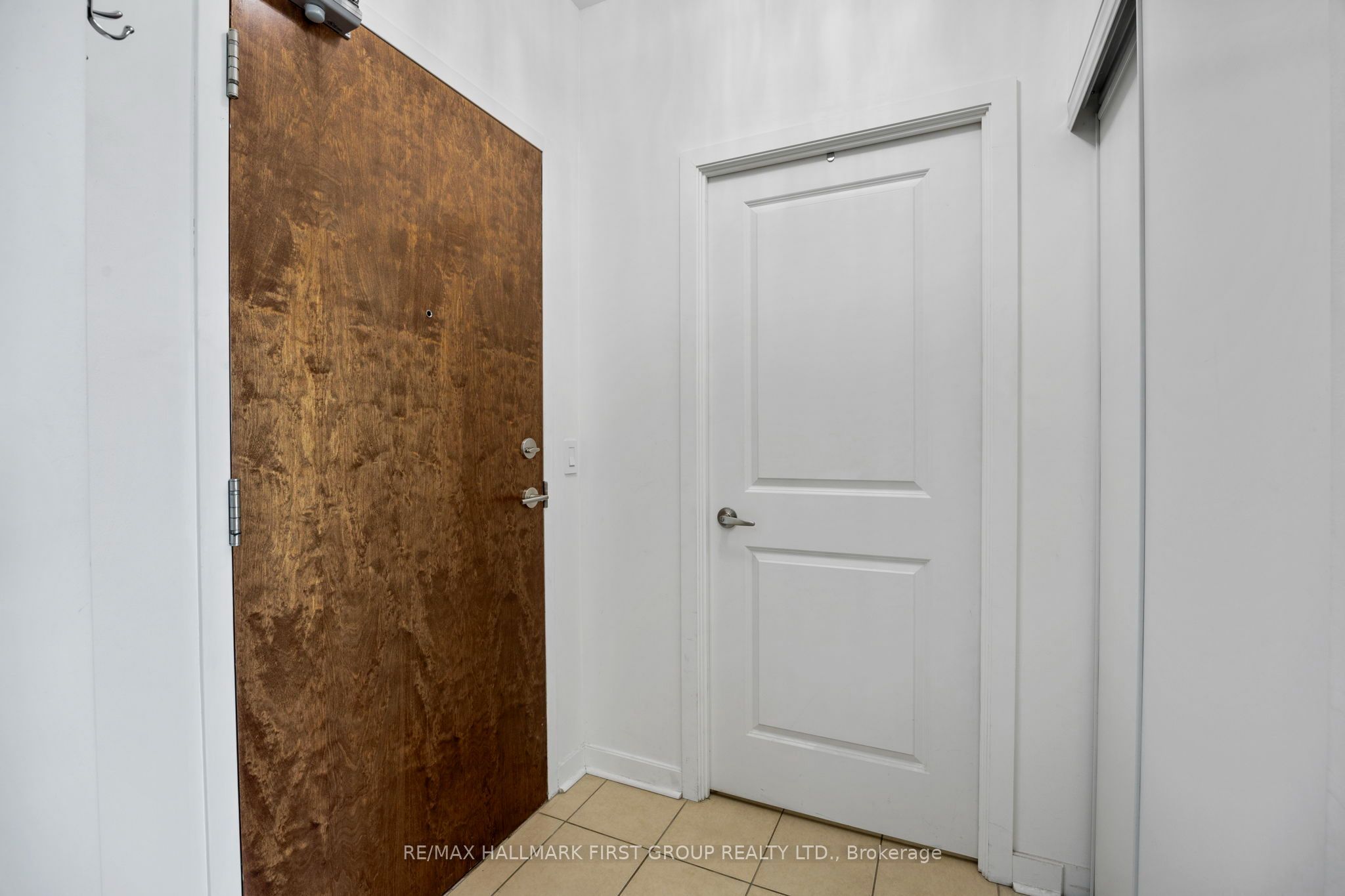 1235 Bayly Street 1607, Pickering, ON L1W 1L7 photo 4
