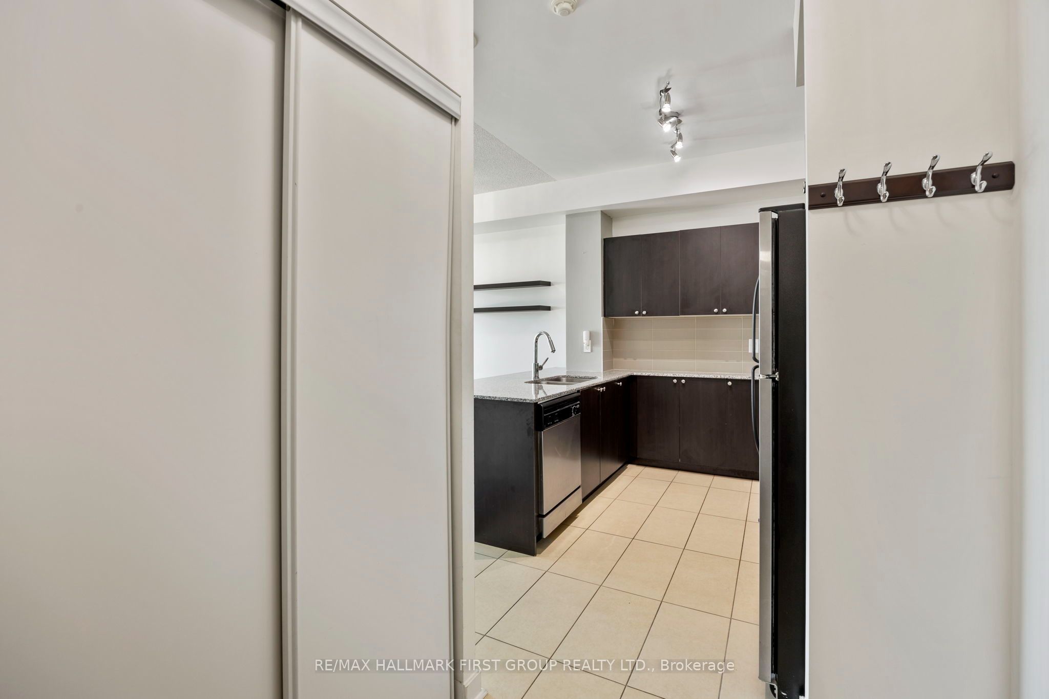 1235 Bayly Street 1607, Pickering, ON L1W 1L7 photo 5