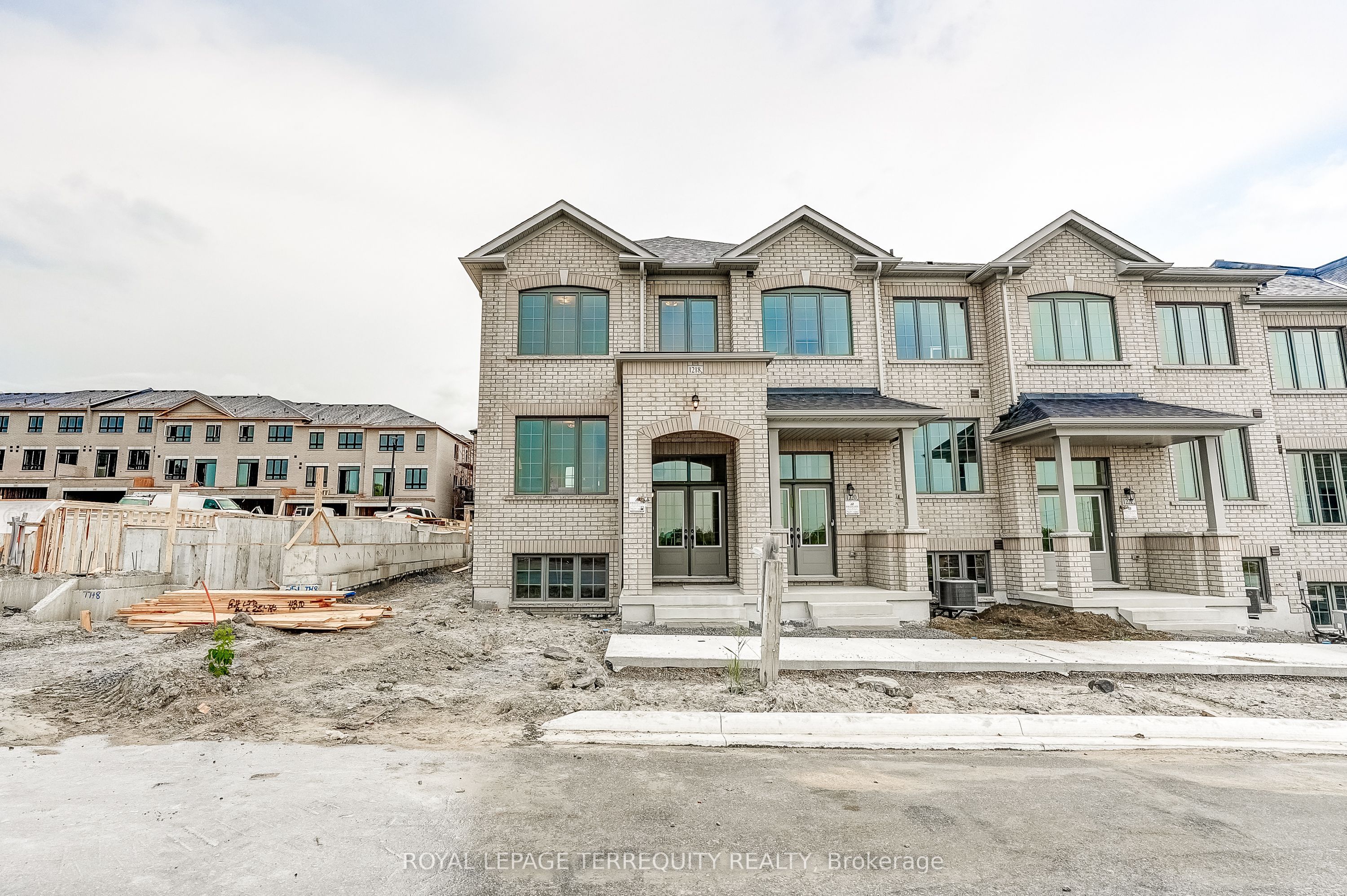 1218 Elizabeth Mackenzie Trail, Pickering, ON L1X 0S3