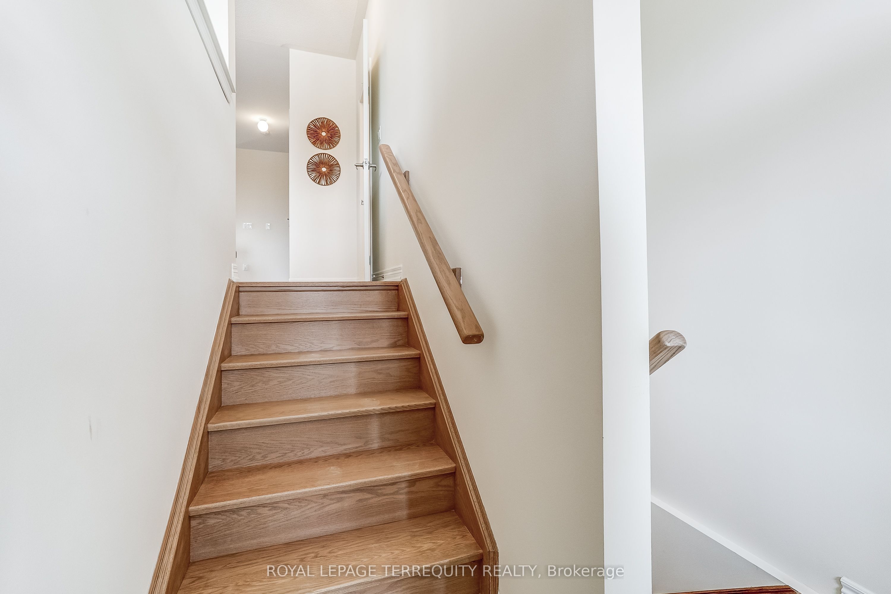 1218 Elizabeth Mackenzie Trail, Pickering, ON L1X 0S3 photo 4