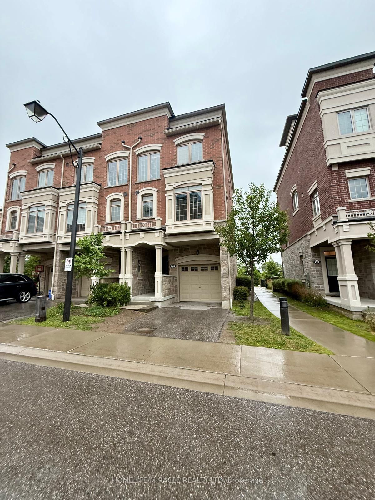 70 Harwood Avenue N, Ajax, ON L1T 0P4 photo 2