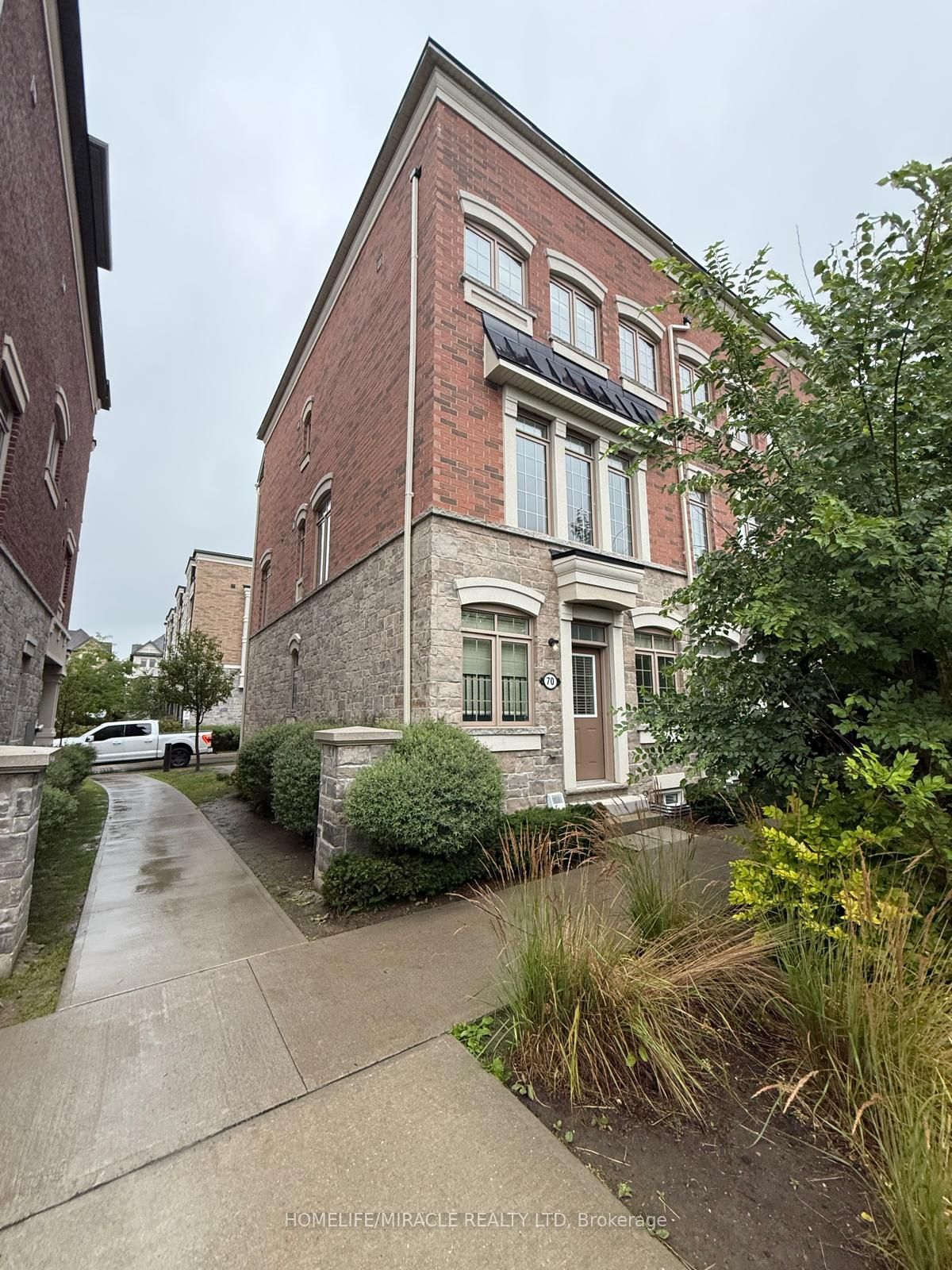 70 Harwood Avenue N, Ajax, ON L1T 0P4 photo 3