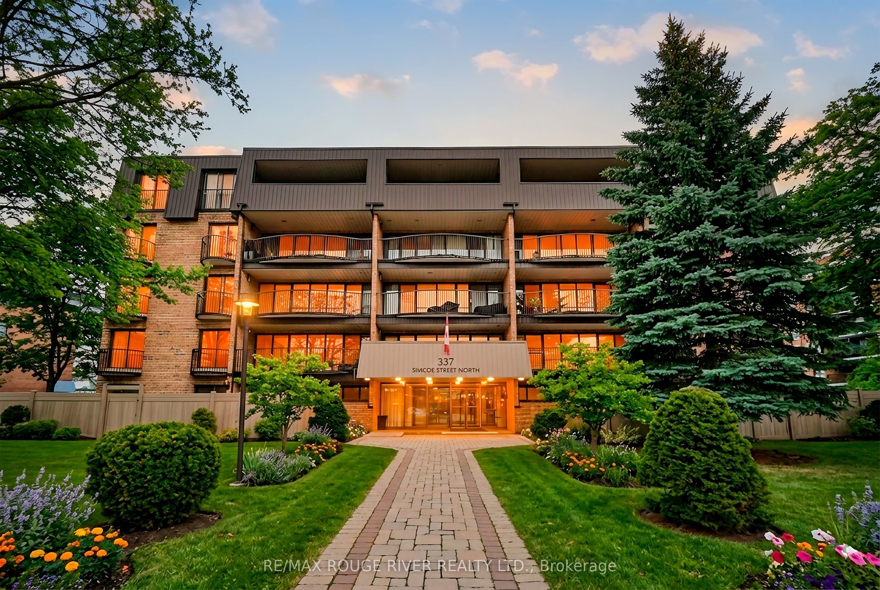 337 Simcoe Street 401, Oshawa, ON L1G 4T2