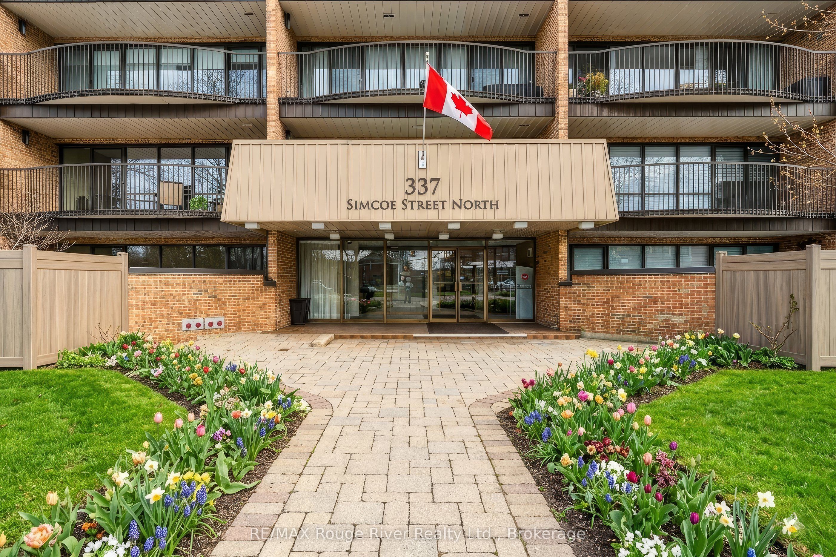 337 Simcoe Street 401, Oshawa, ON L1G 4T2 photo 3