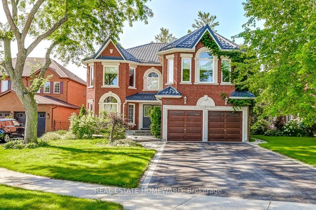 807 Primrose Court, Pickering, ON L1X 2S8