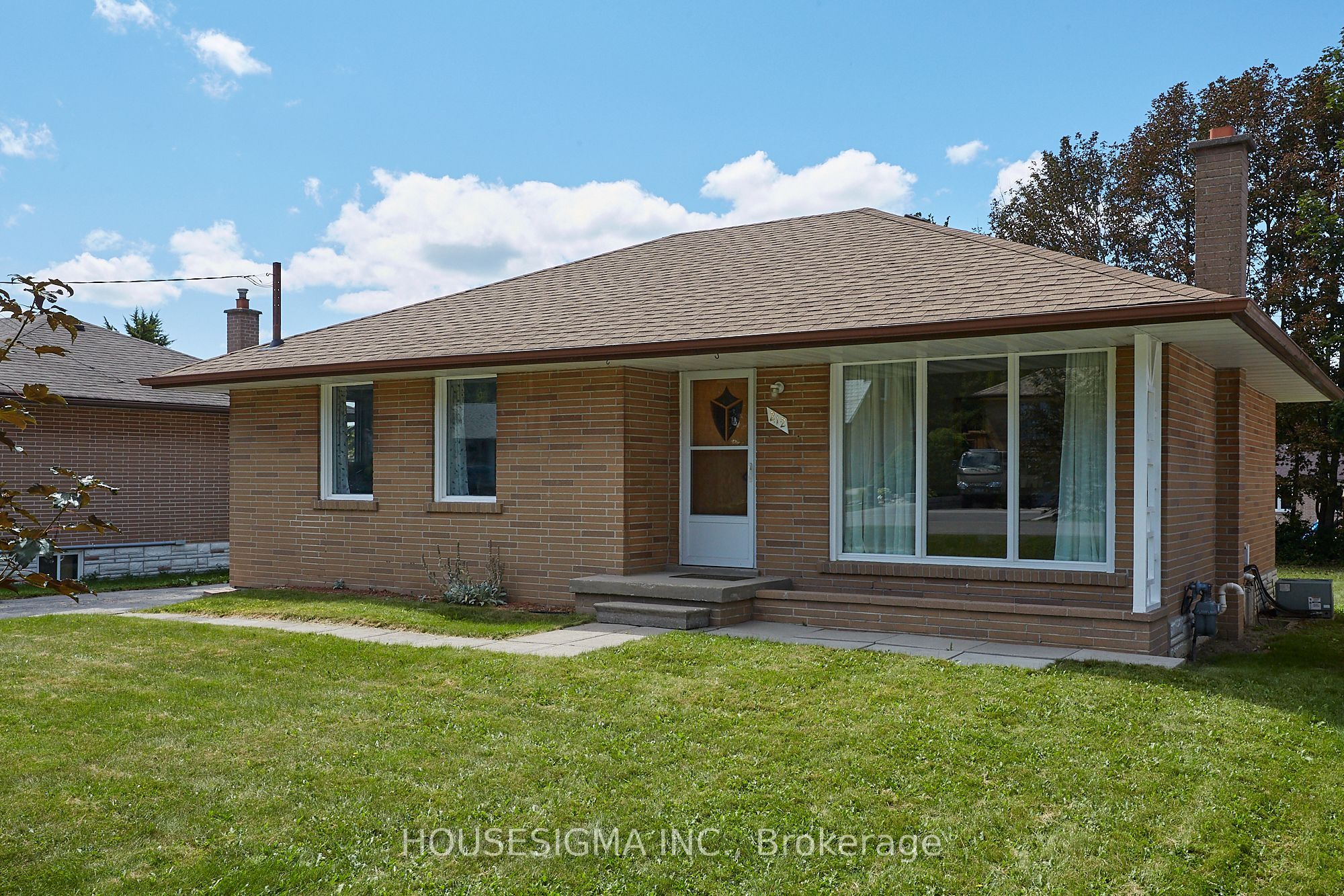 212 Hallett Avenue, Whitby, ON L1N 5K8