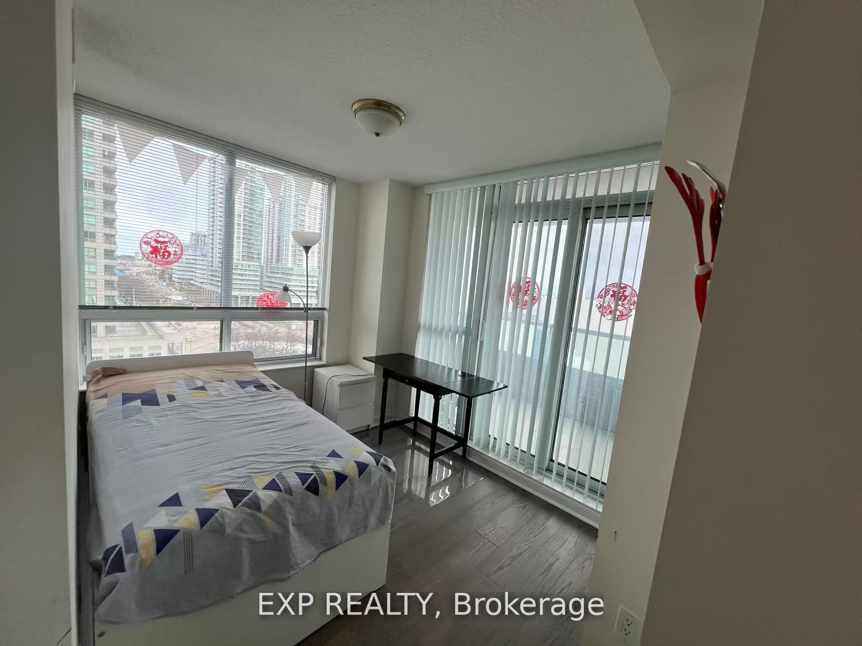 50 Brian Harrison Way 802, Toronto, ON M1P 5J4 photo 3