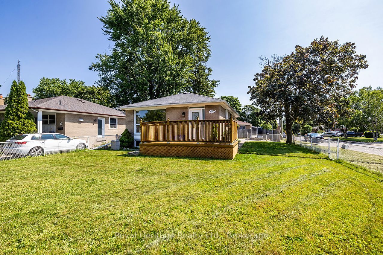 42 Thorncroft Crescent, Ajax, ON L1S 2S2