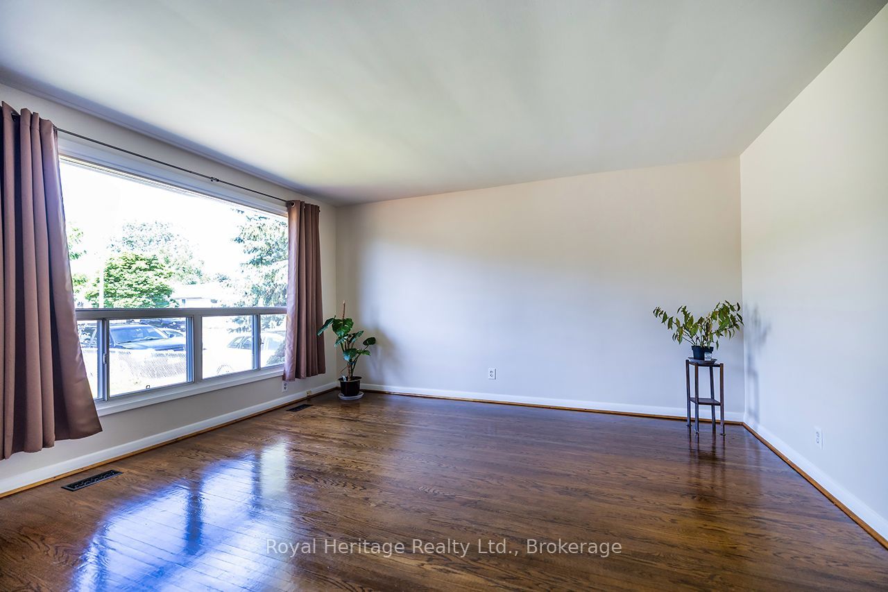 42 Thorncroft Crescent, Ajax, ON L1S 2S2 photo 3