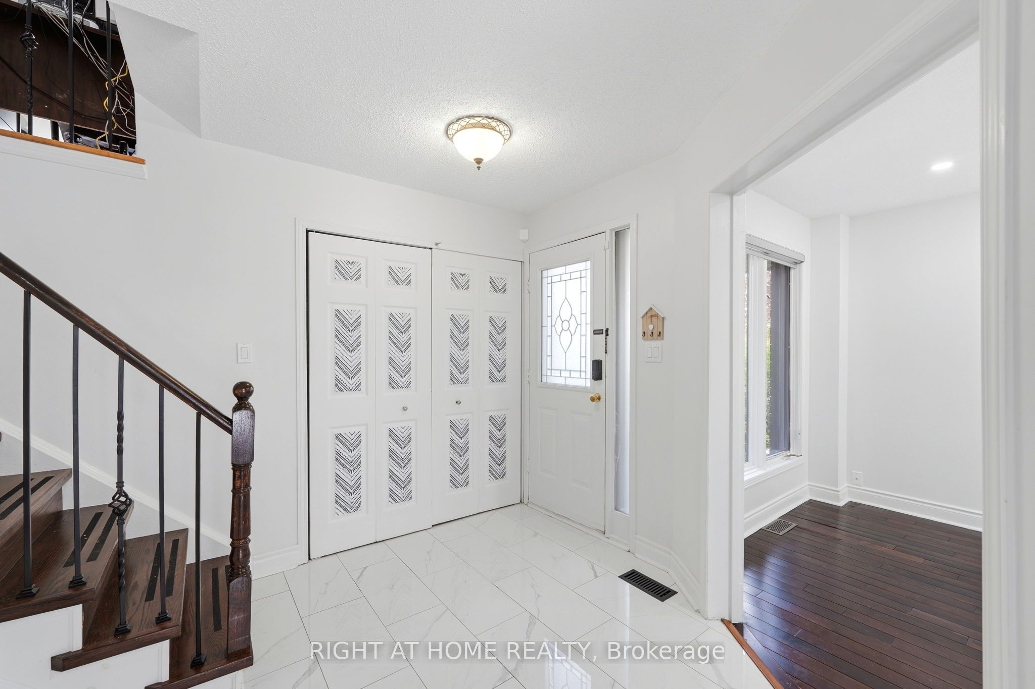 2295 WILDWOOD Crescent, Pickering, ON L1X 2R8 photo 3