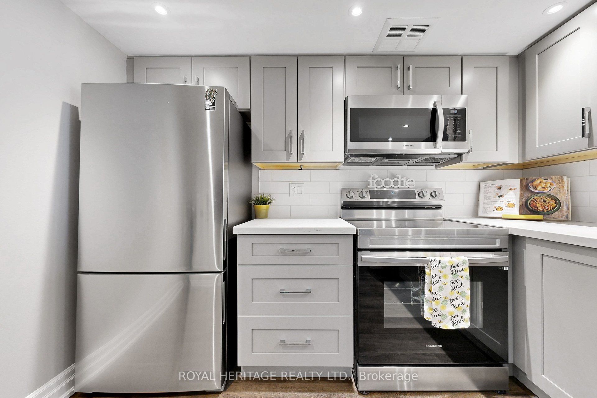 20 guildwood Parkway 207, Toronto, ON M1B 5E6 photo 4