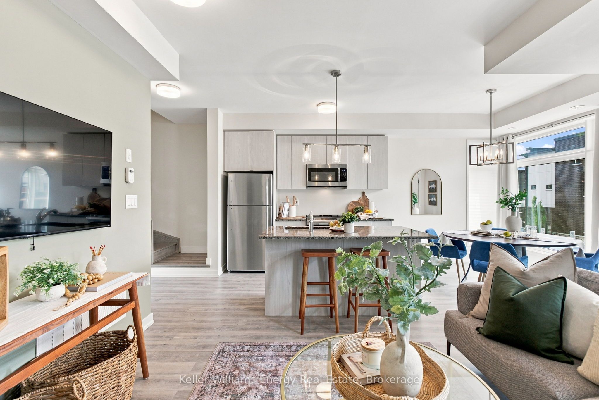 2550 Castlegate Crossing 204, Pickering, ON L1X 0G4