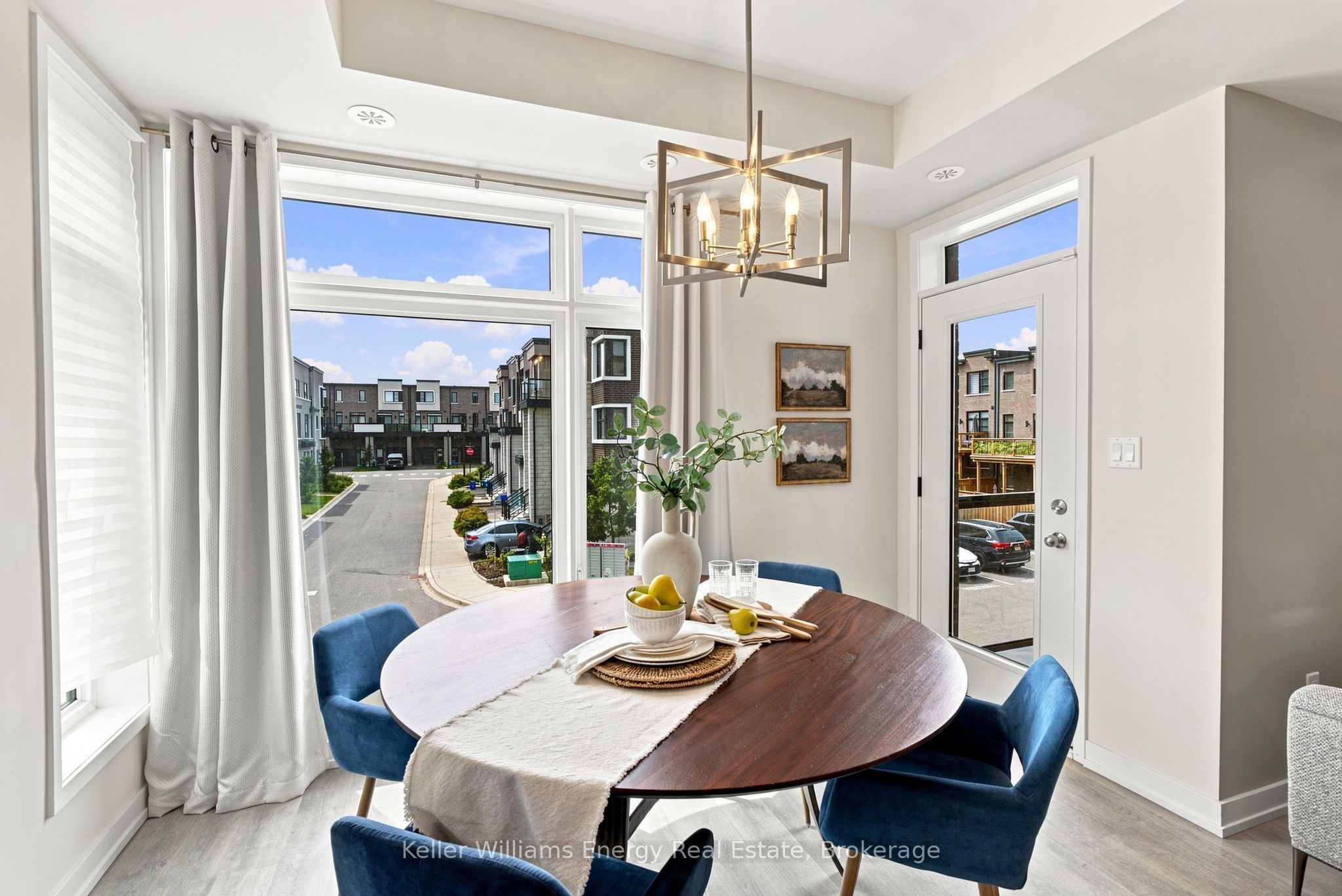 2550 Castlegate Crossing 204, Pickering, ON L1X 0G4 photo 4