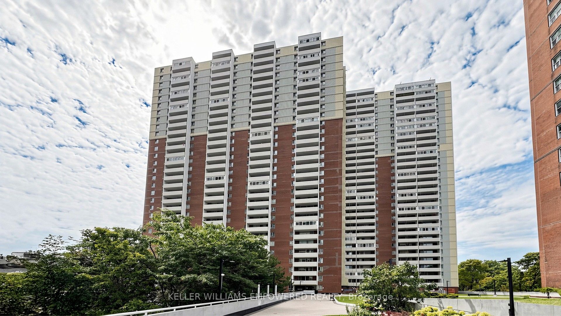 1 Massey Square 2312, Toronto, ON M4C 5L4 photo 3