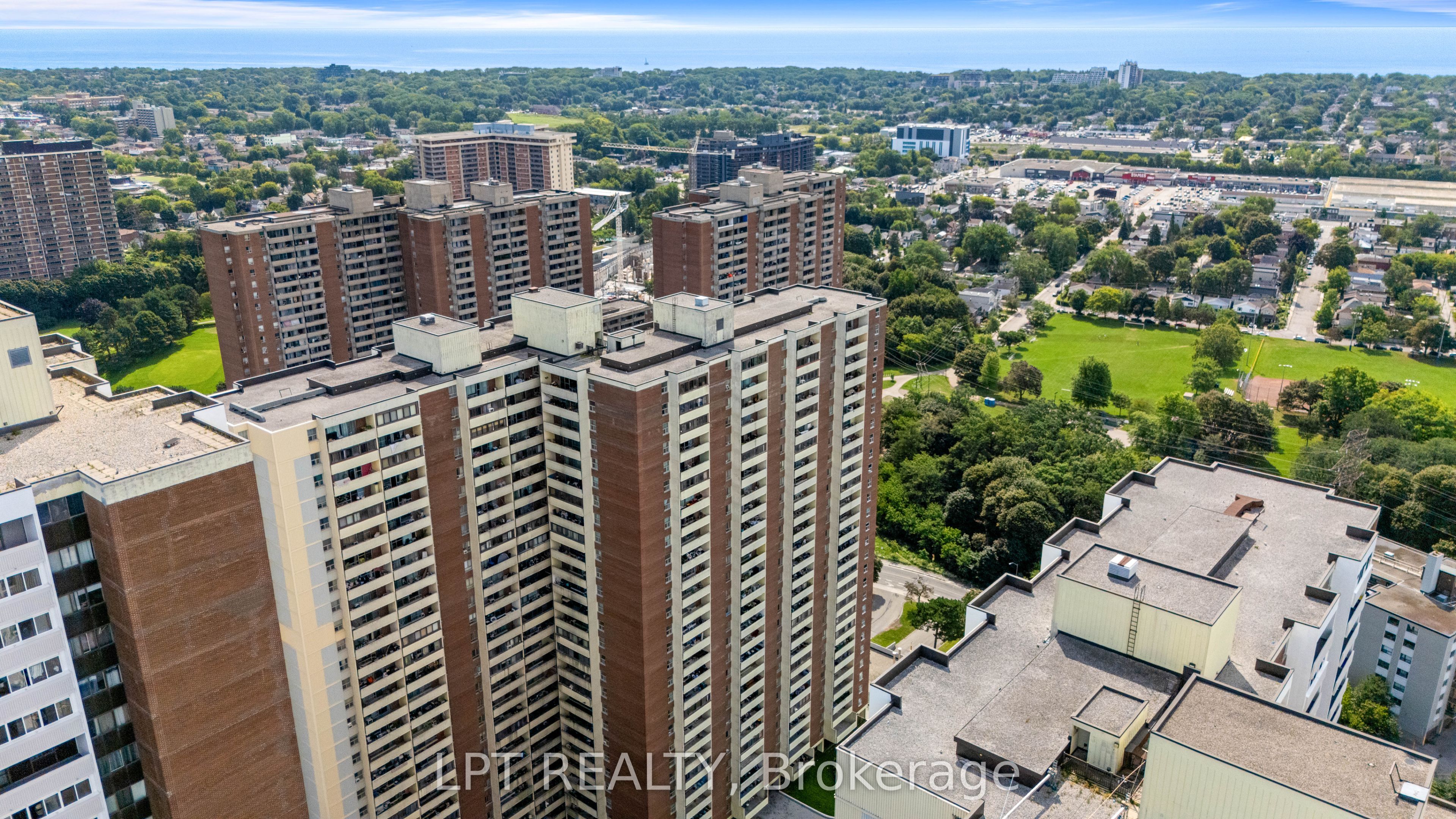 5 Massey Square 2811, Toronto, ON M4C 5L6 photo 2