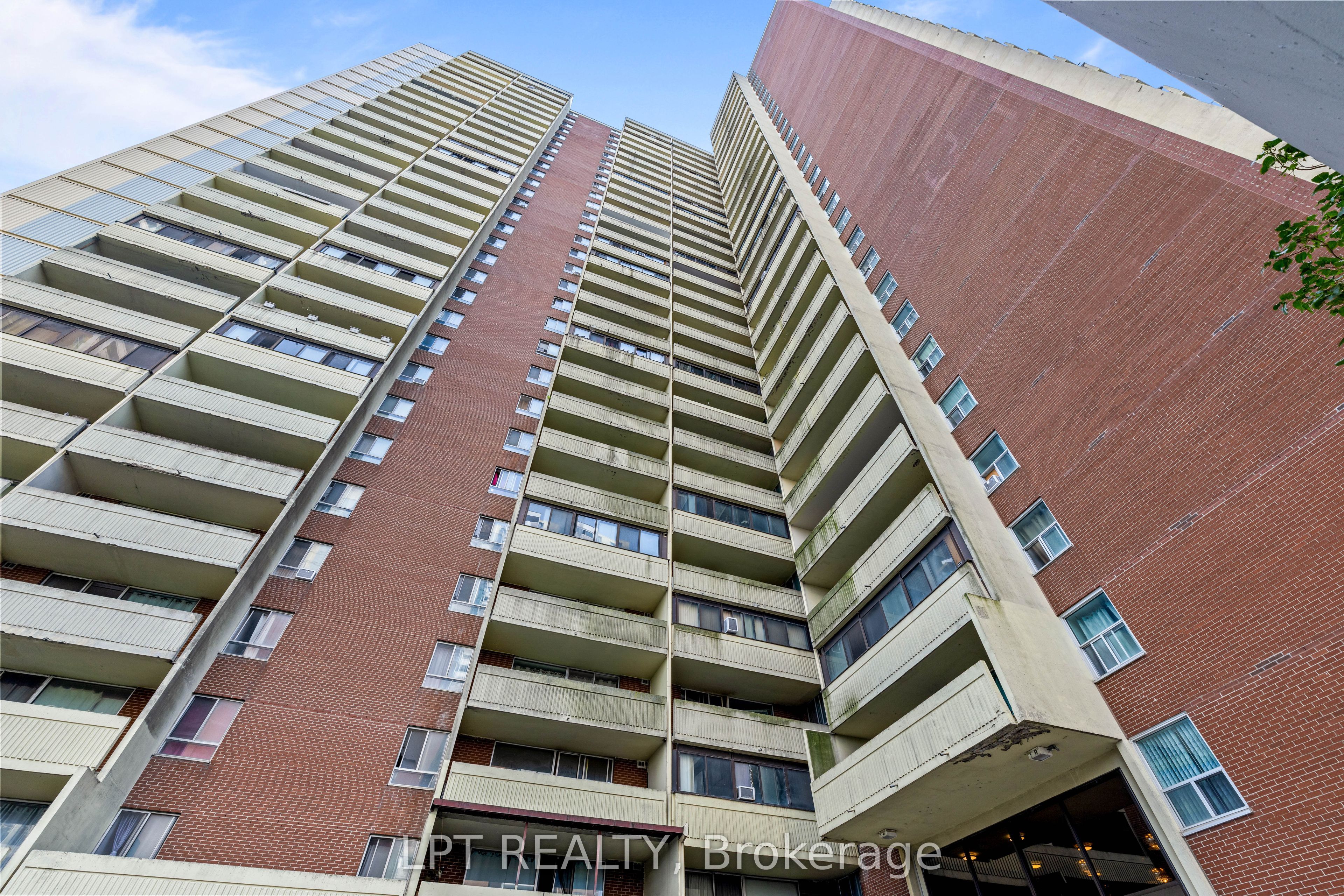 5 Massey Square 2811, Toronto, ON M4C 5L6 photo 4