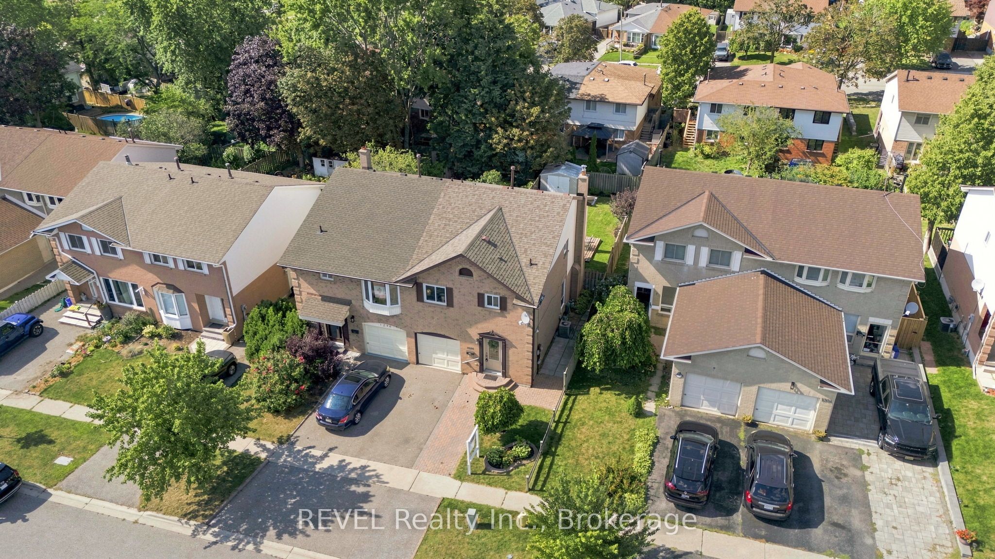 1298 Pinehurst Avenue, Oshawa, ON L1H 8G5 photo 2