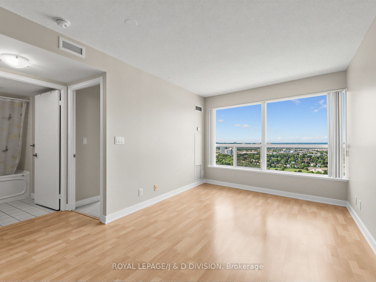 38 Lee Centre Drive 3002, Toronto, ON M1H 3J7 photo 2