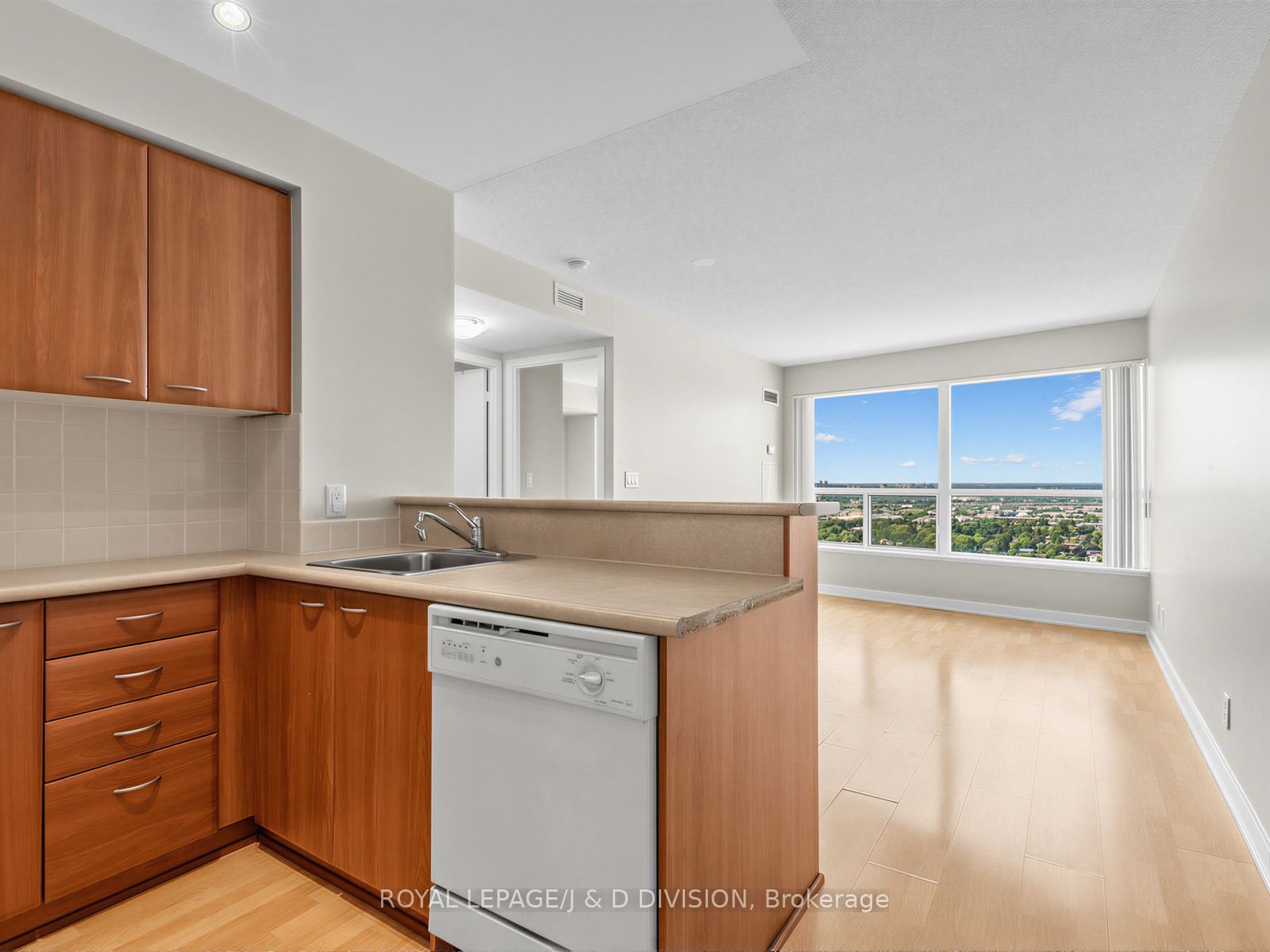 38 Lee Centre Drive 3002, Toronto, ON M1H 3J7 photo 4