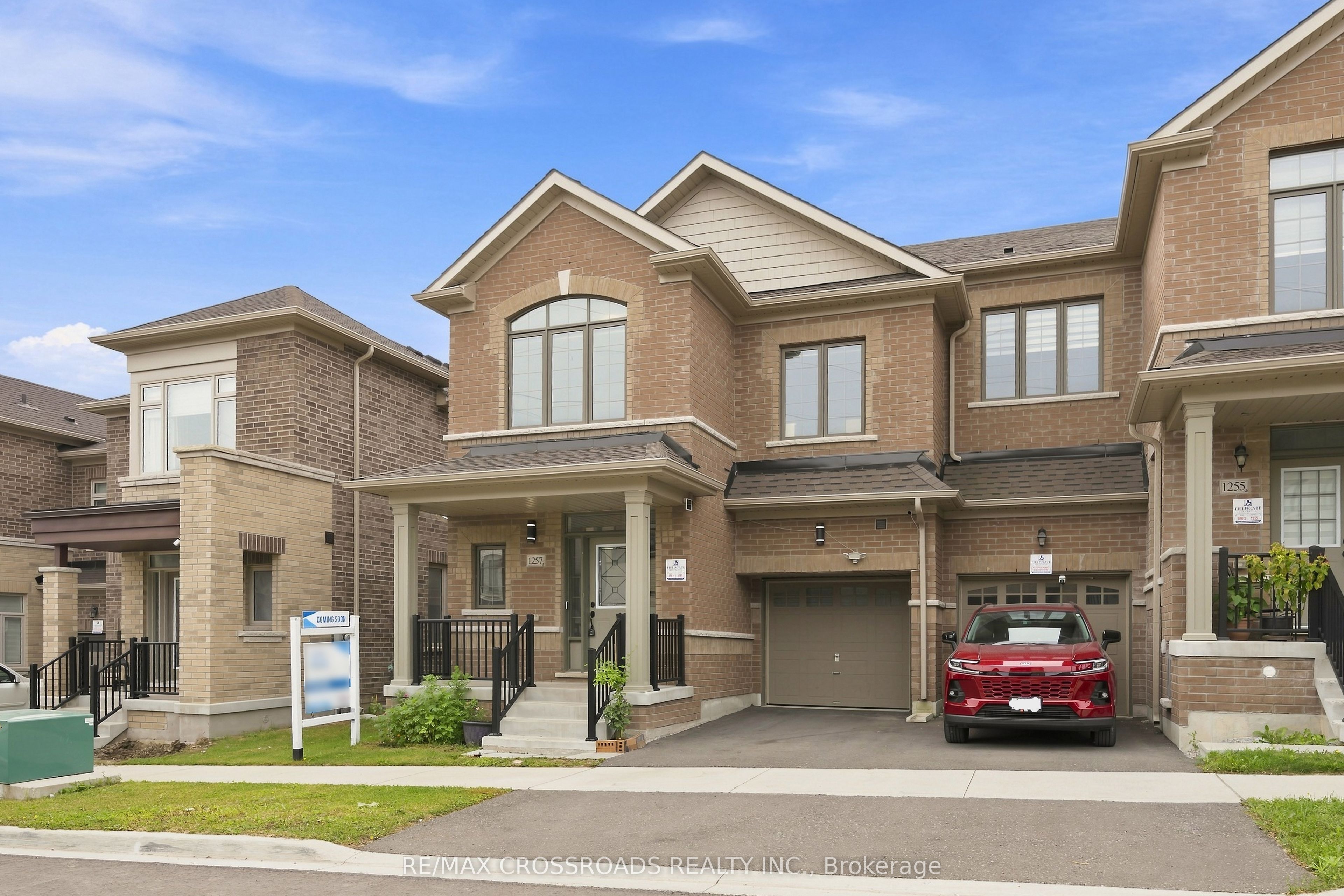 1257 Aquarius Trail, Pickering, ON L1X 0L9 photo 2