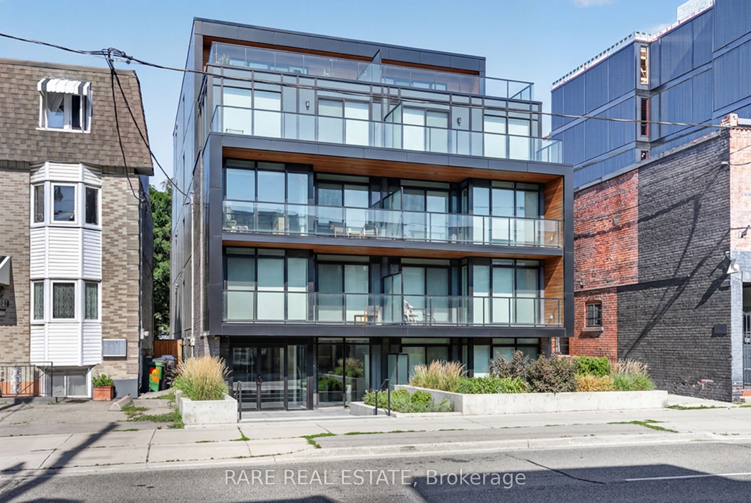 890 & 892 Broadview Avenue, Toronto, ON M4K 2R1 photo 2