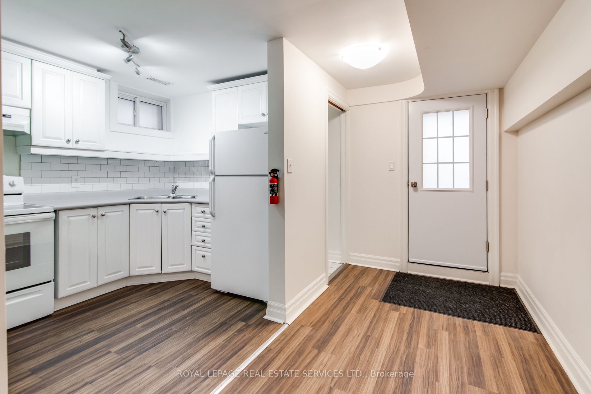 116 Gillard Avenue L, Toronto, ON M4J 4N6 photo 2