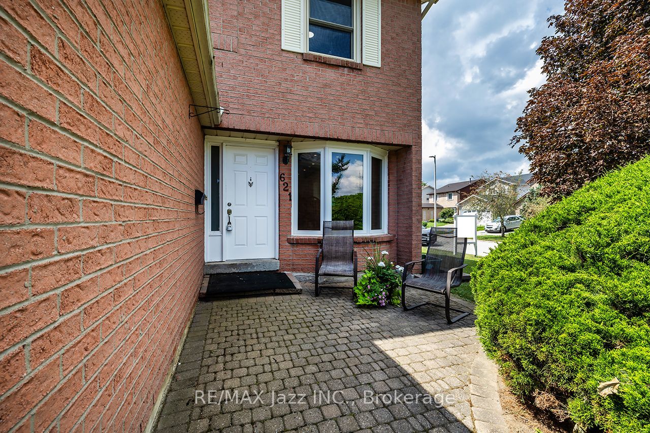 621 Flavelle Court, Pickering, ON L1V 3W6 photo 2