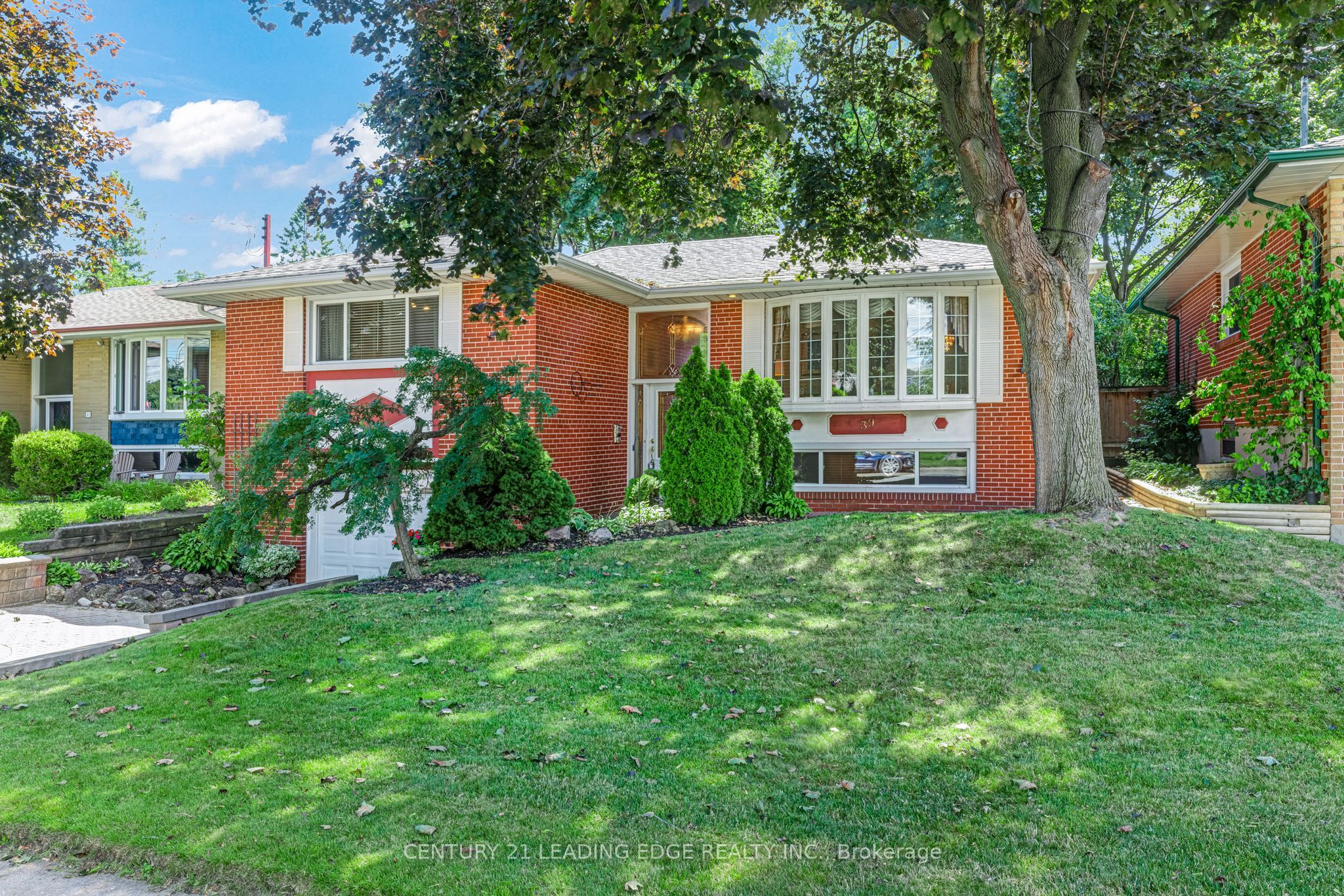39 Wantanopa Crescent, Toronto, ON M1H 2B2