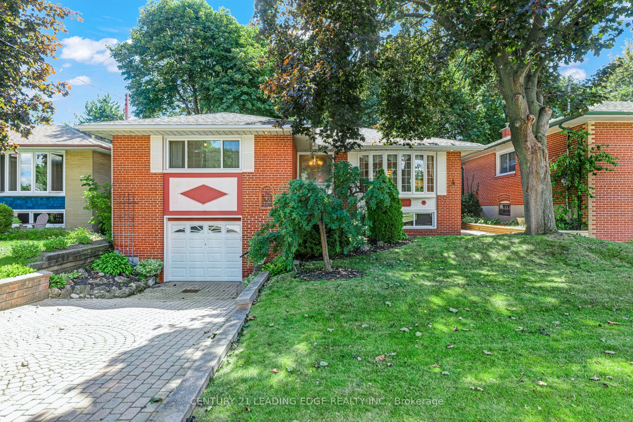 39 Wantanopa Crescent, Toronto, ON M1H 2B2 photo 2