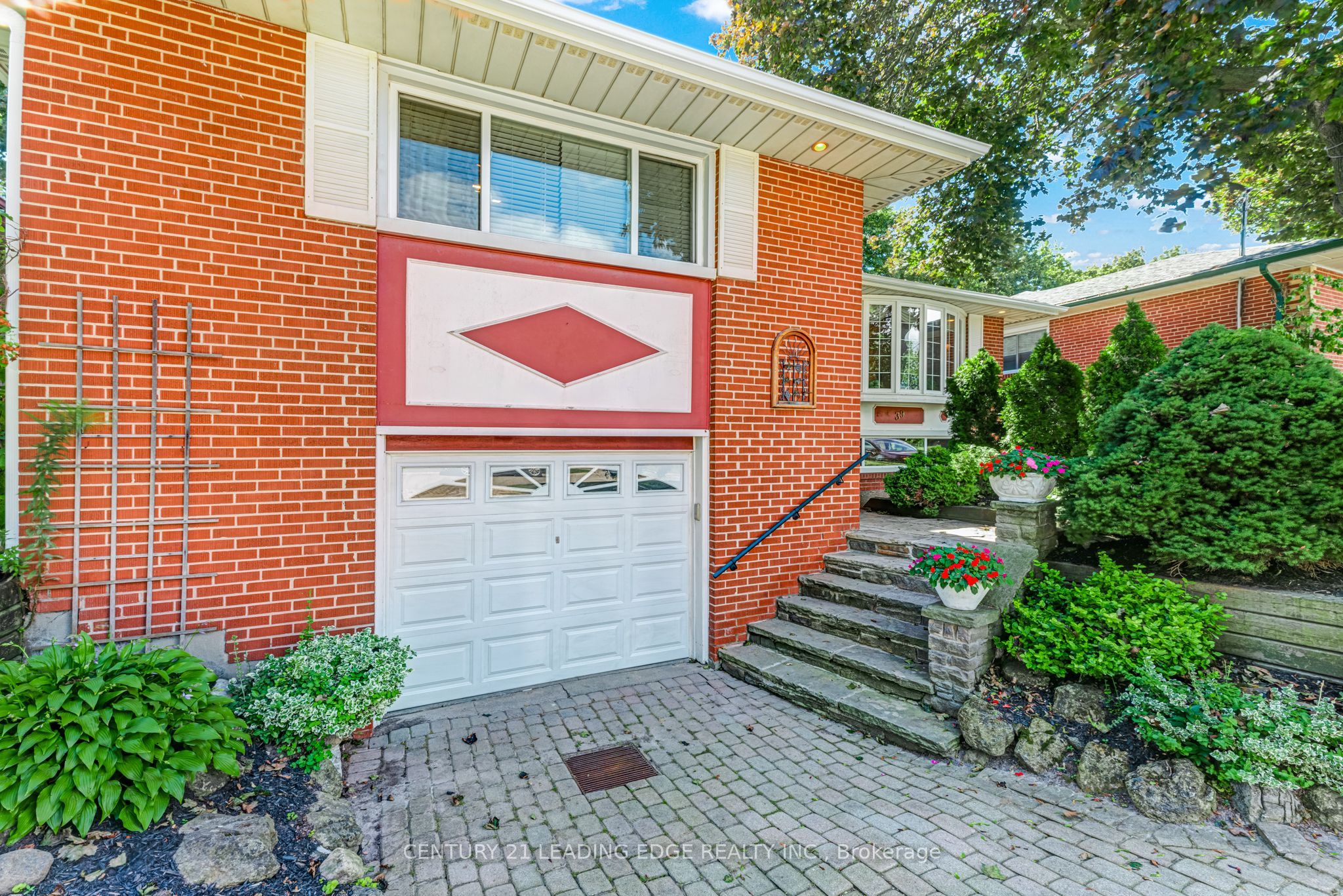 39 Wantanopa Crescent, Toronto, ON M1H 2B2 photo 4