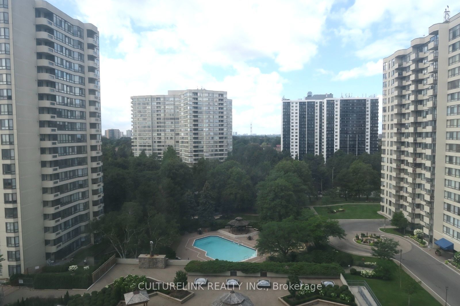255 Bamburgh Circle 1005, Toronto, ON M1W 3T6 photo 2