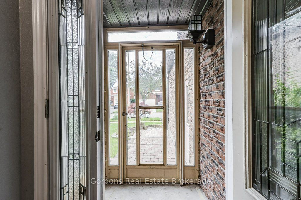 2013 Shay Drive, Pickering, ON L1X 1Y1 photo 3