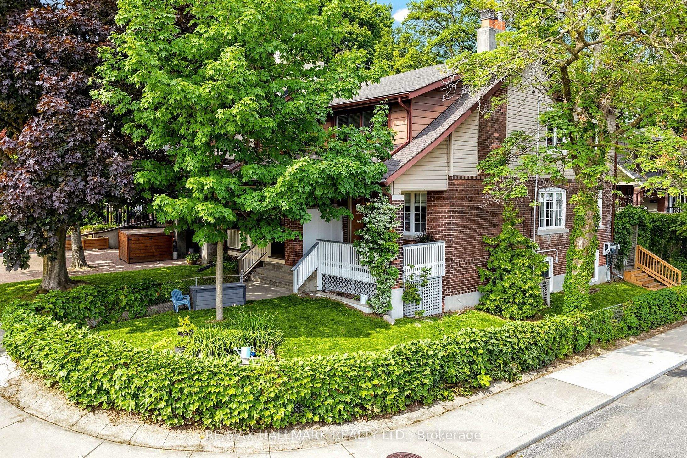 47 Glenmore Road, Toronto, ON M4L 3M2 photo 2
