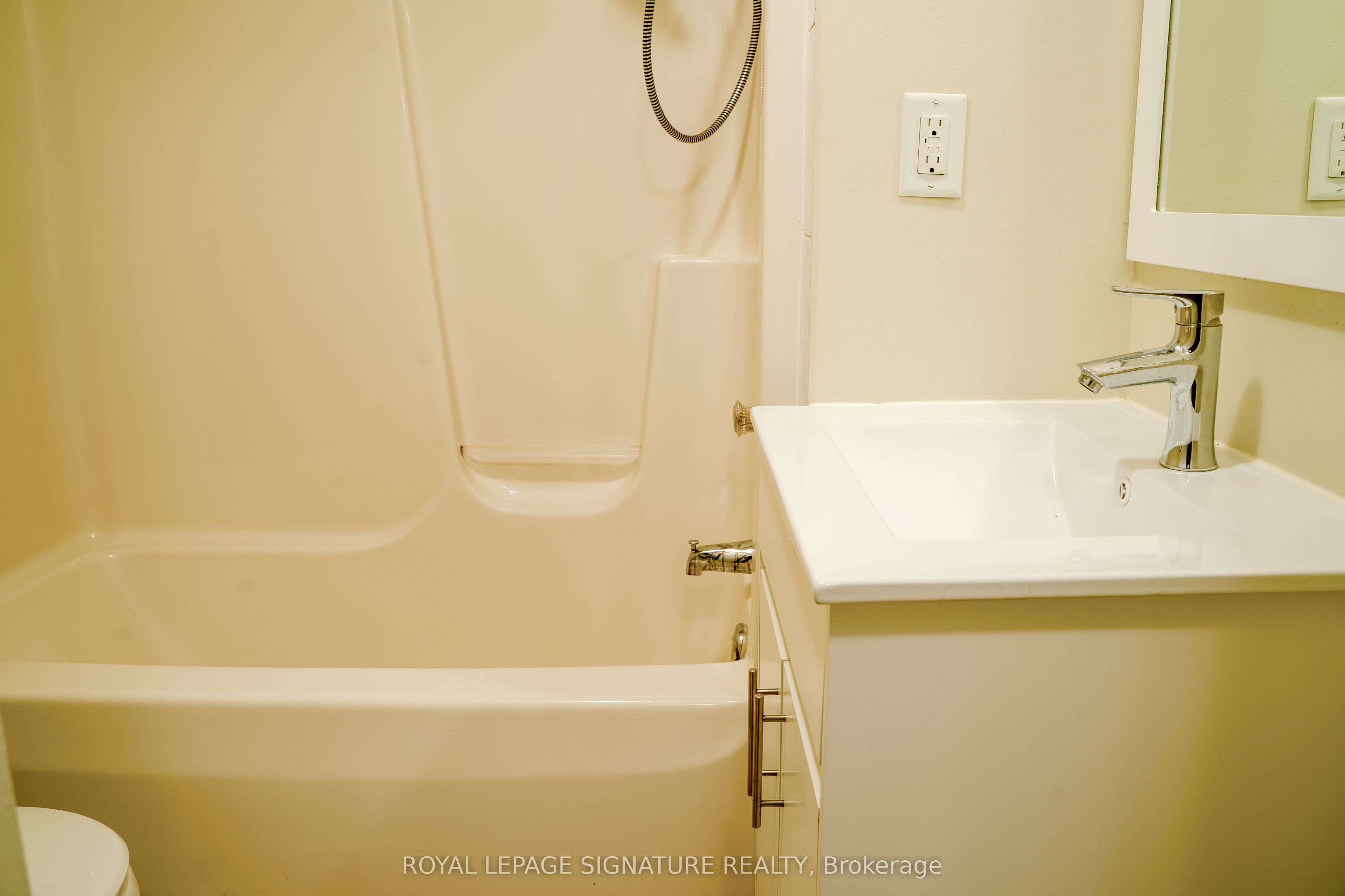 180 Leyton Avenue Bsmt, Toronto, ON M1L 3V6 photo 5