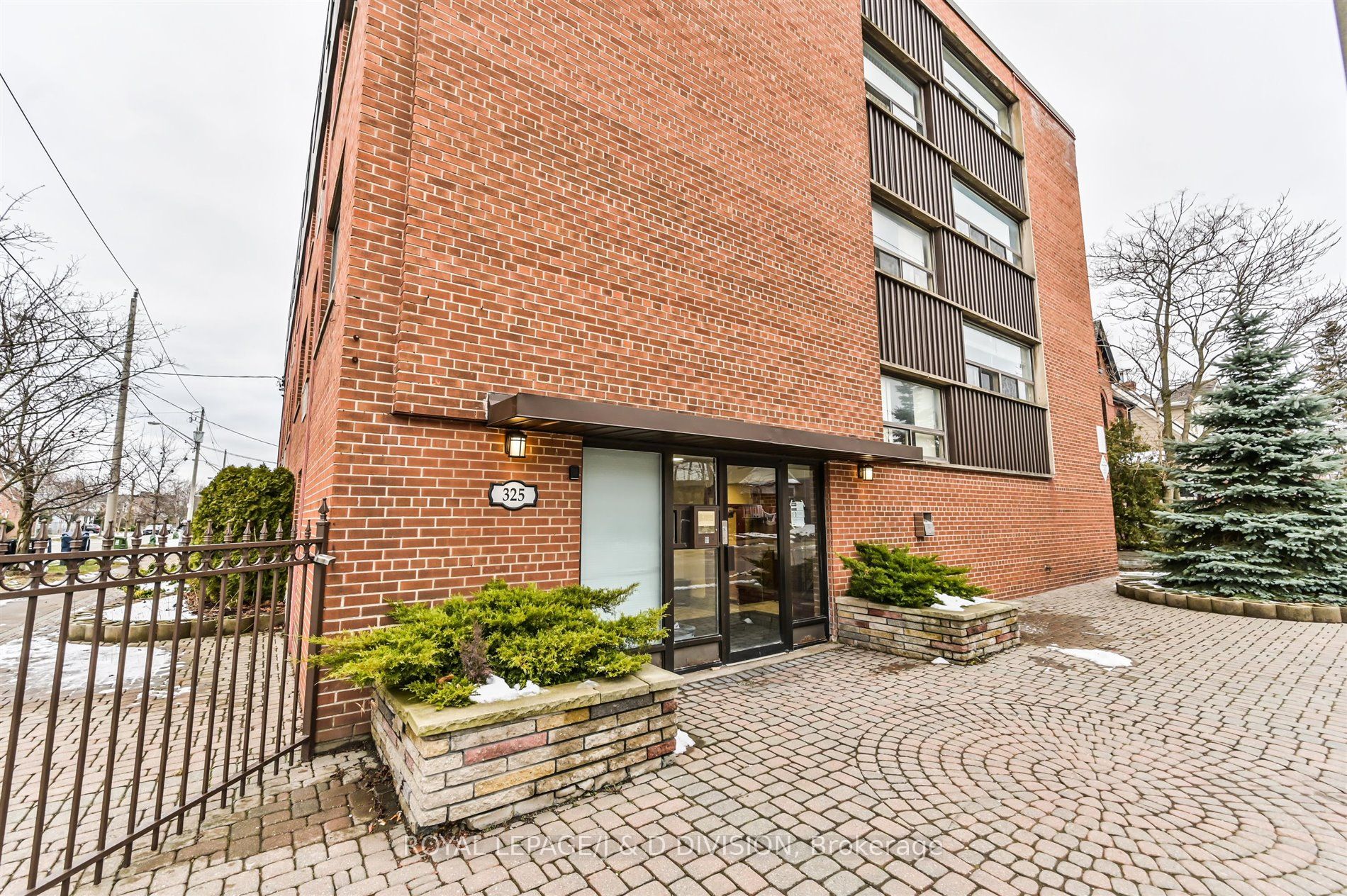 325 Sammon Avenue 205, Toronto, ON M4J 2A1