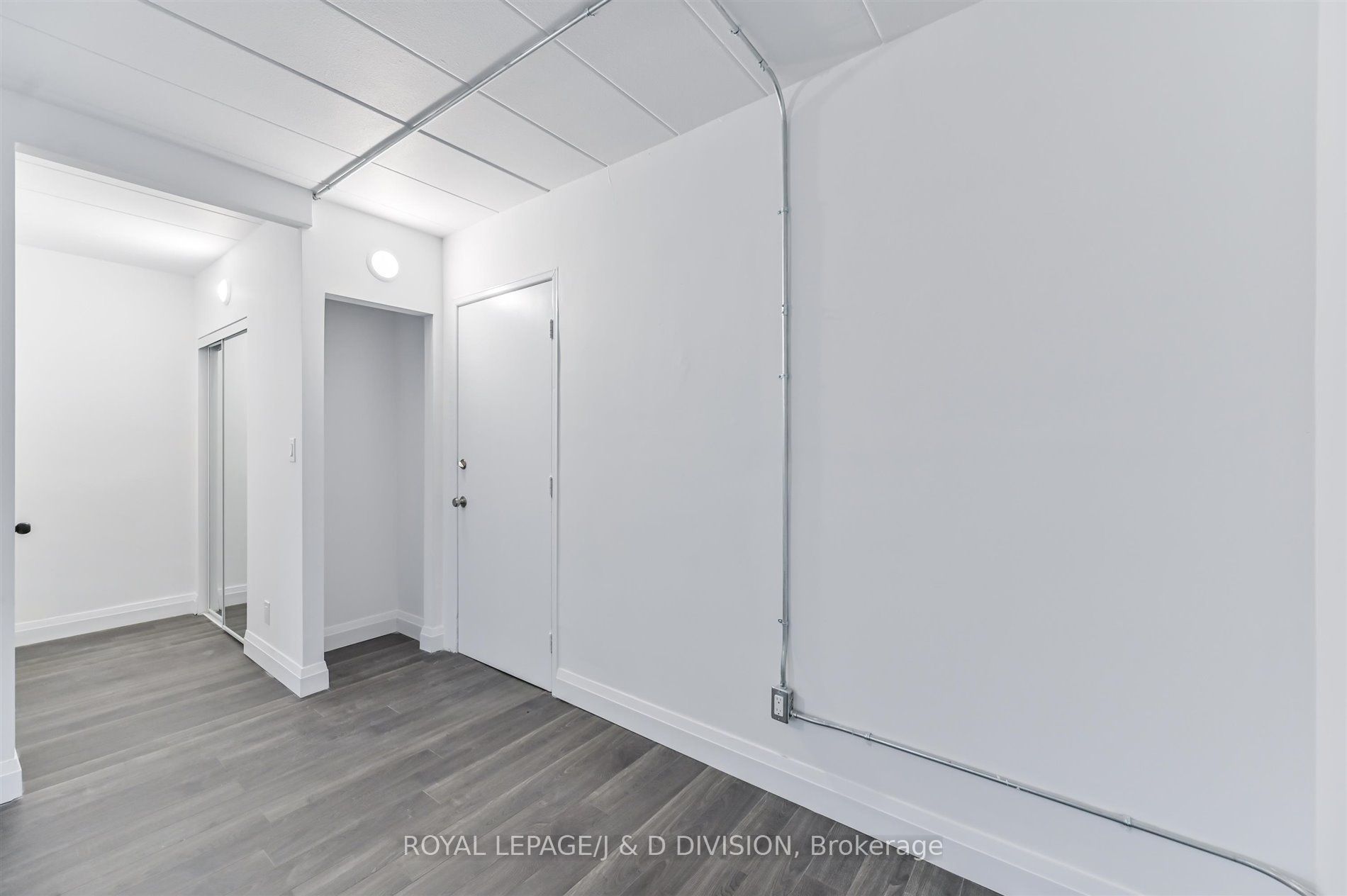 325 Sammon Avenue 205, Toronto, ON M4J 2A1 photo 2