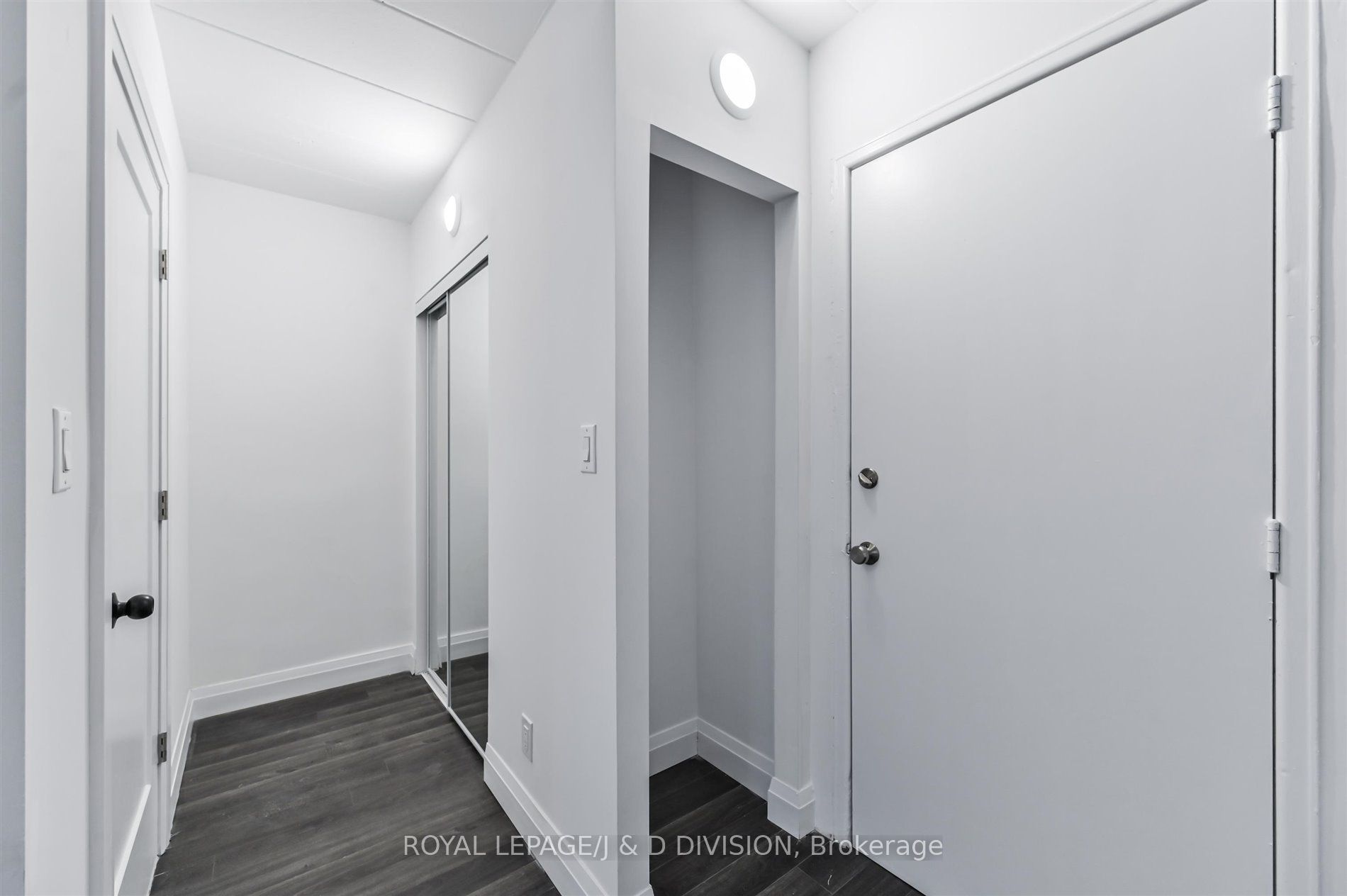 325 Sammon Avenue 205, Toronto, ON M4J 2A1 photo 3
