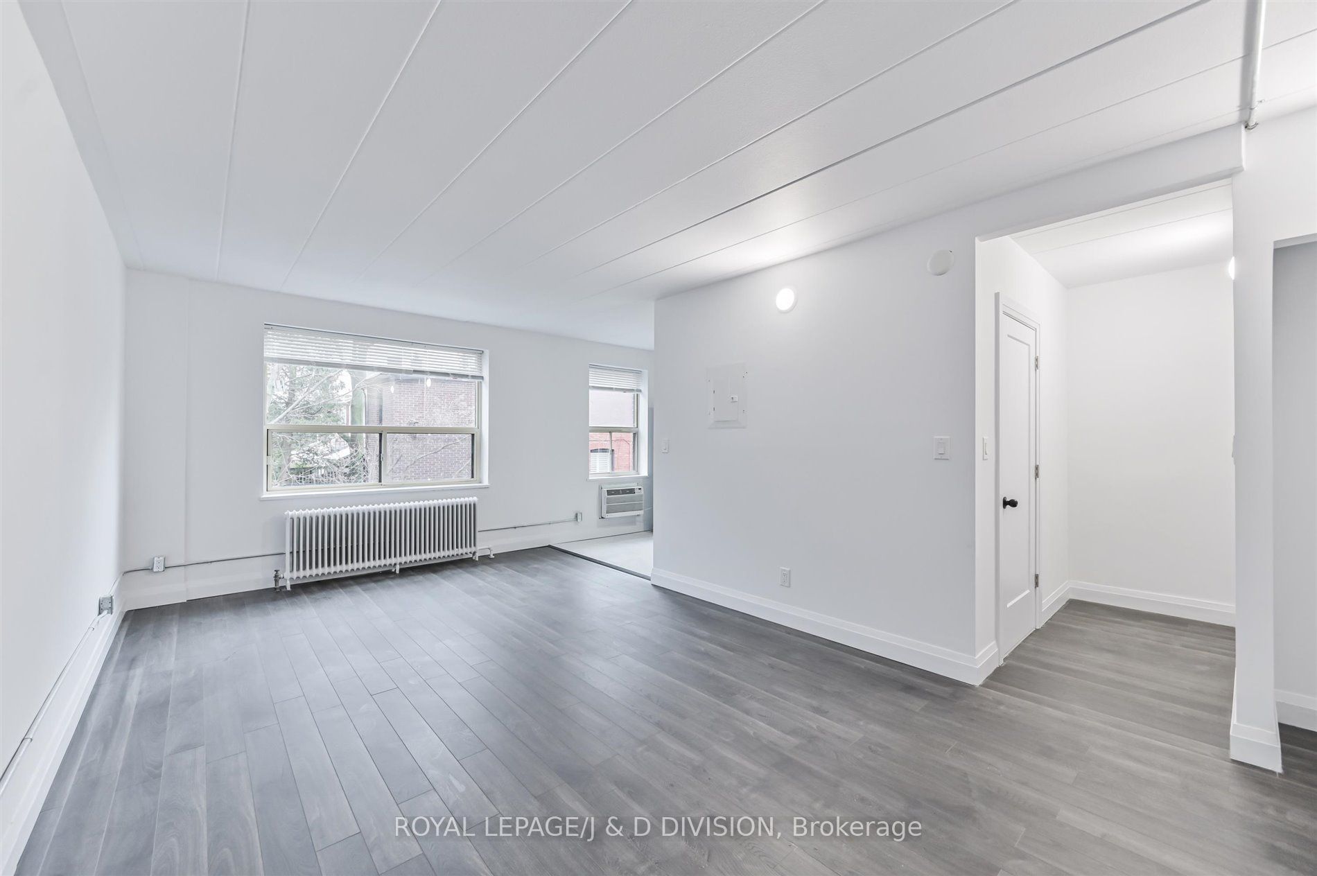 325 Sammon Avenue 205, Toronto, ON M4J 2A1 photo 4