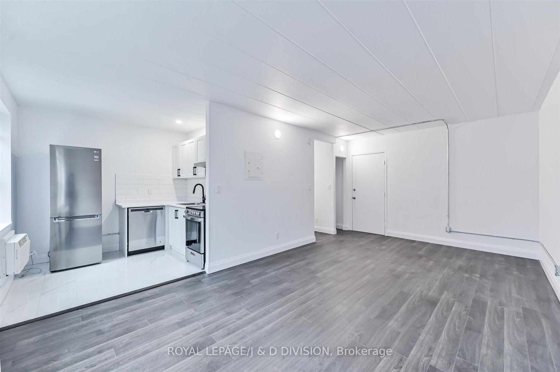 325 Sammon Avenue 205, Toronto, ON M4J 2A1 photo 5