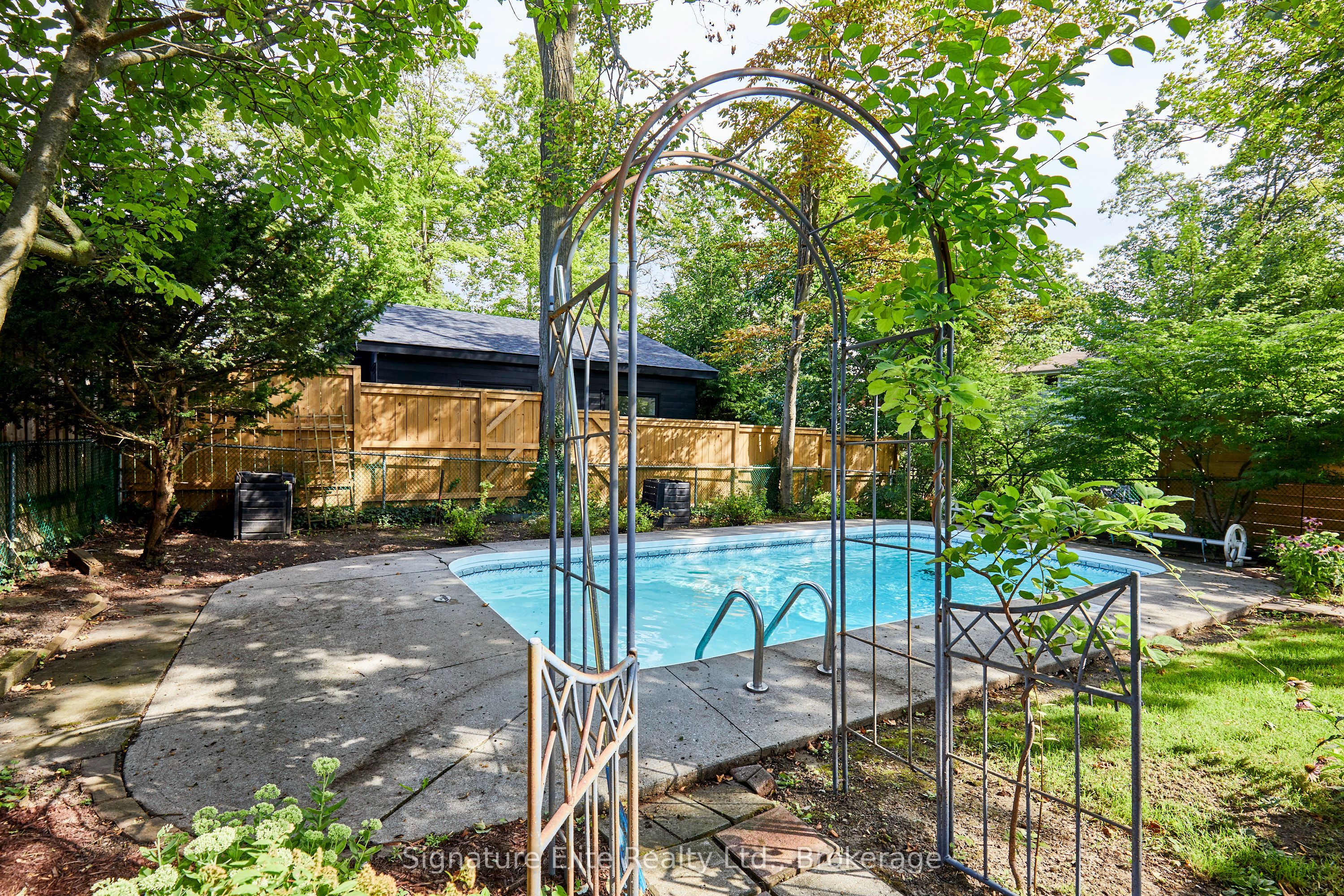 7 Lyncroft Drive, Toronto, ON M1E 1X6 photo 2