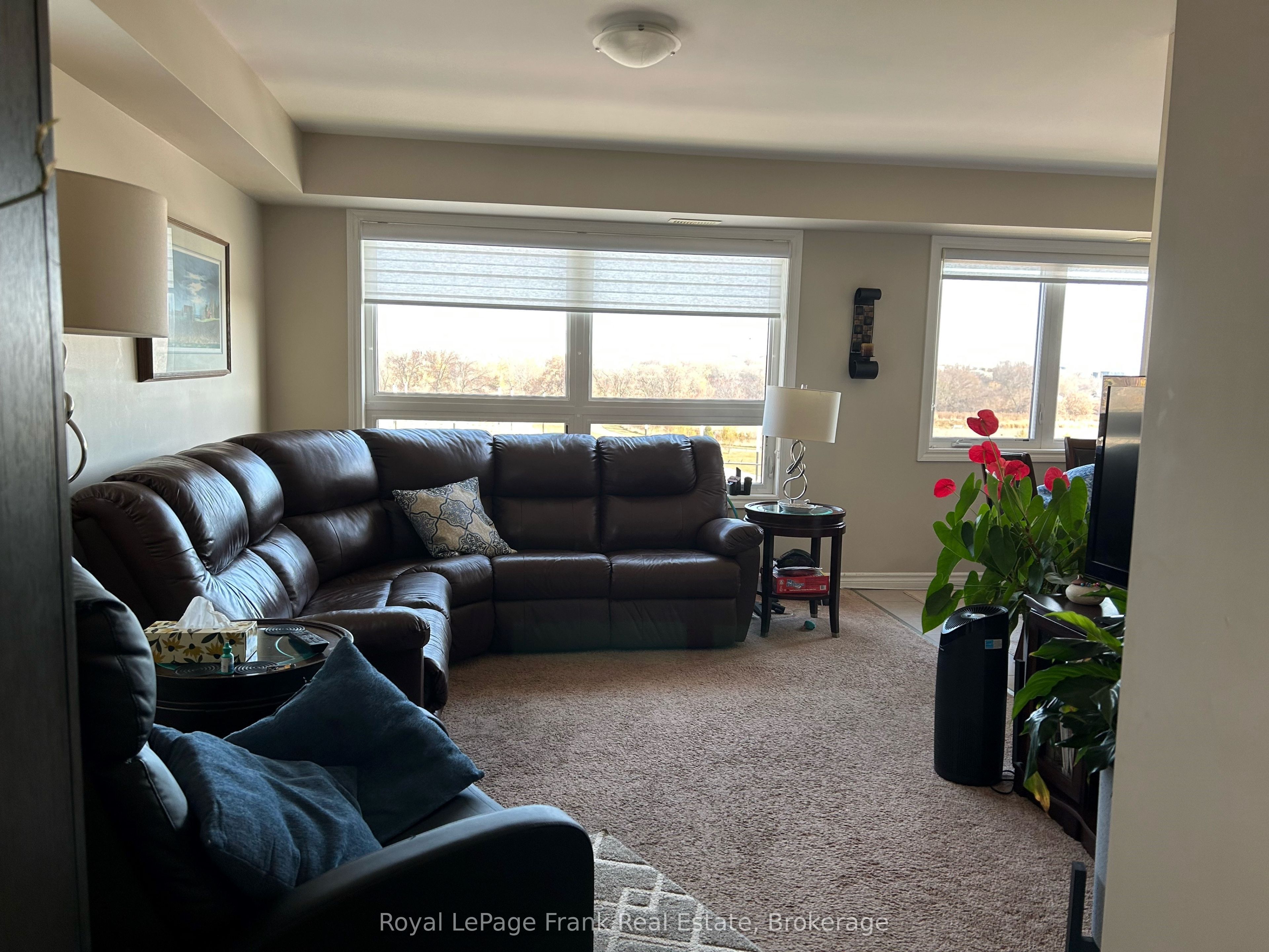 1418 Simcoe Street S 3, Oshawa, ON L1H 4M4 photo 3