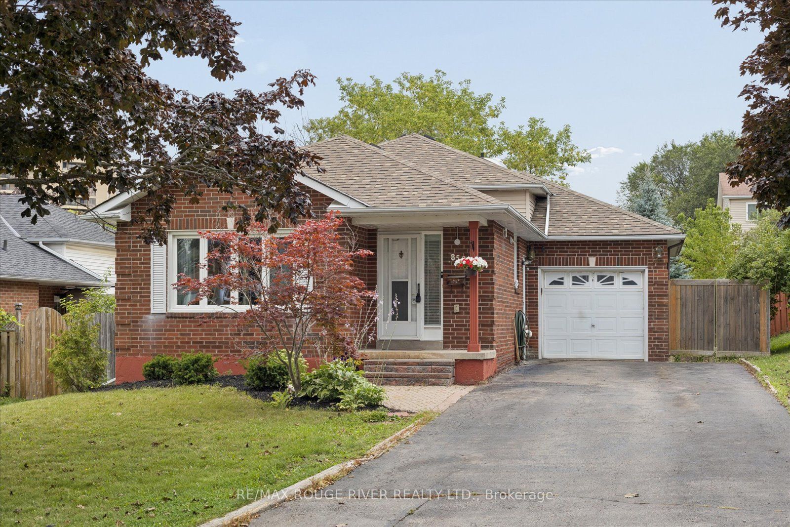 856 Meadowhill Court, Oshawa, ON L1K 1X5